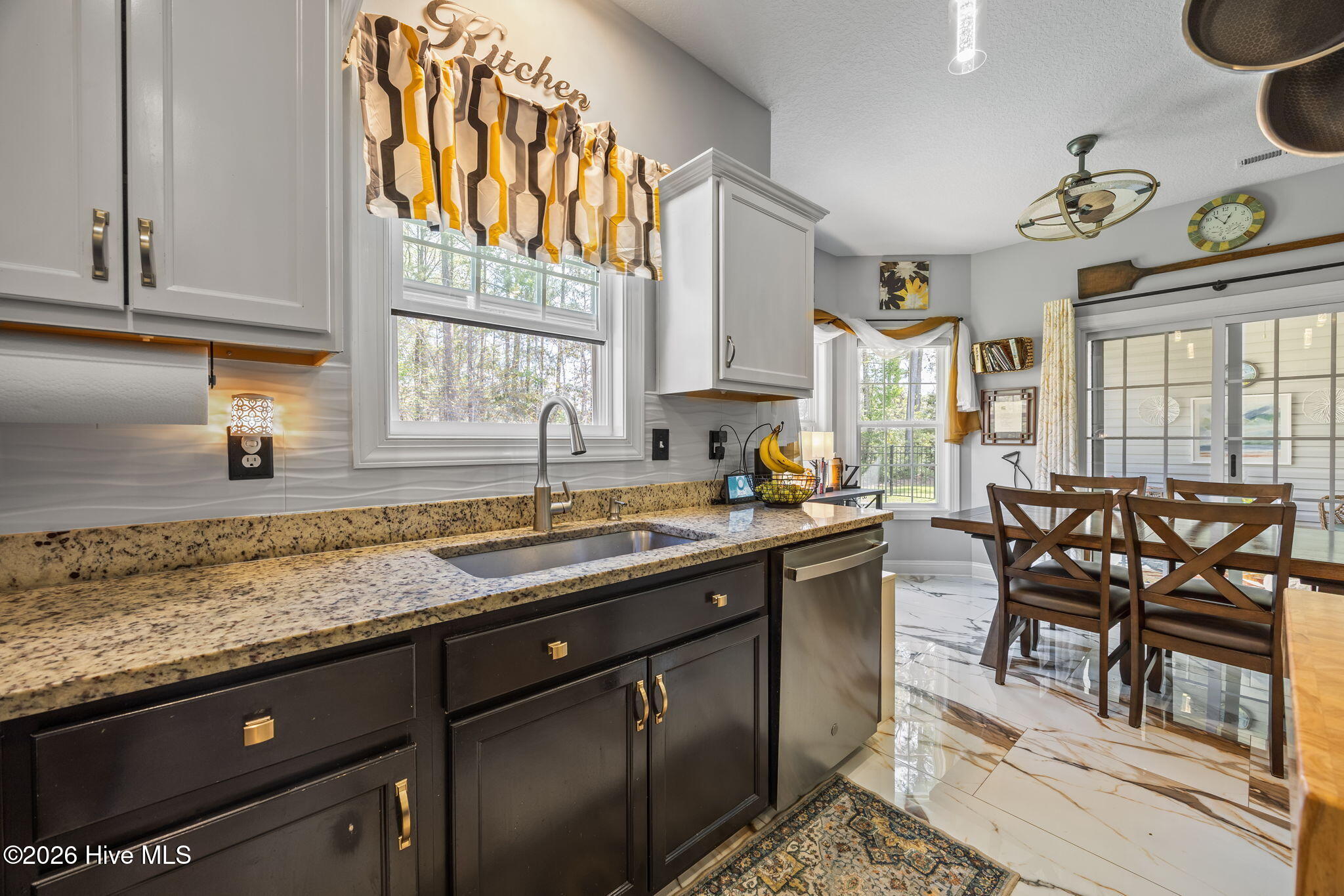 100563665 | Photo 18