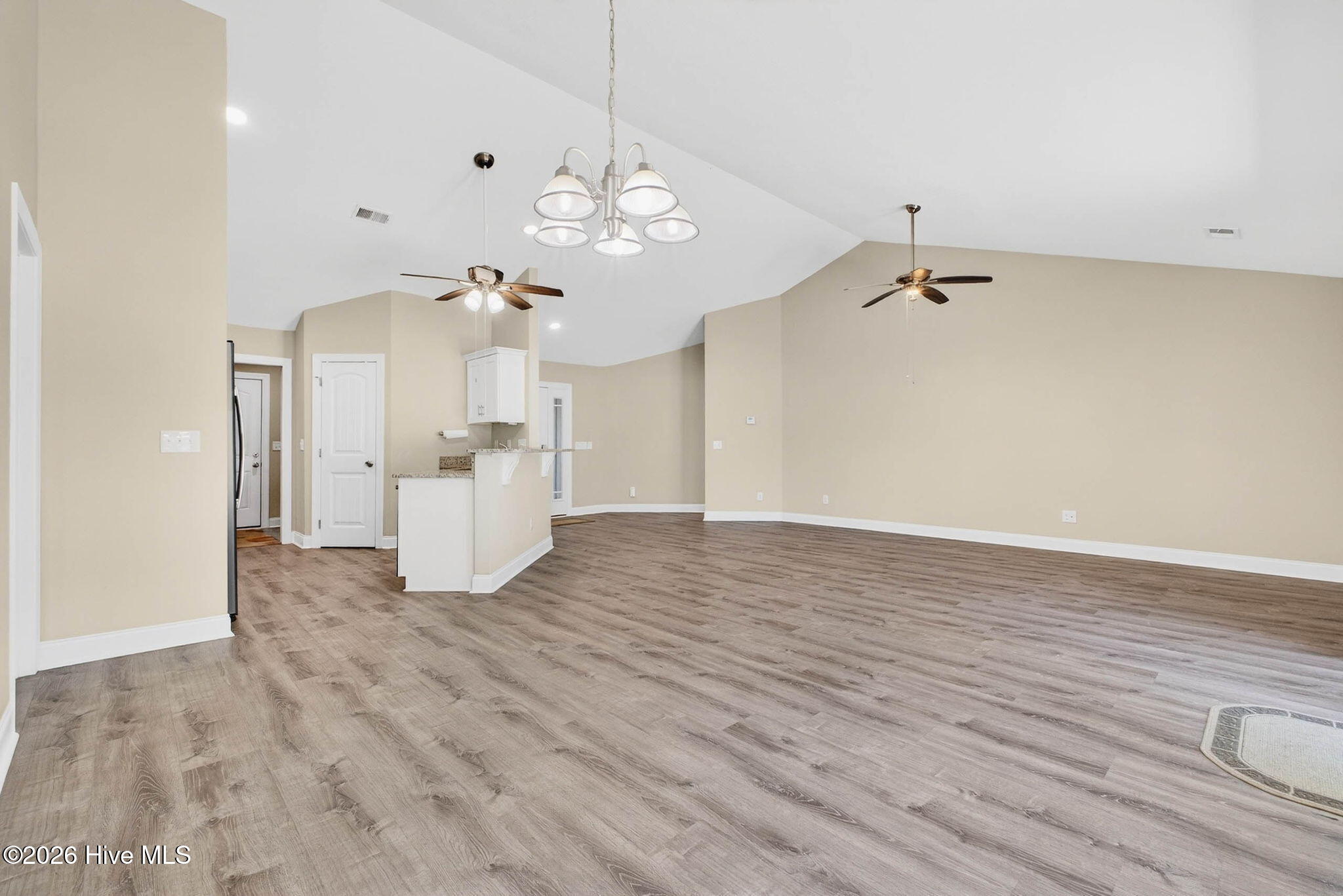 100564948 | Photo 19