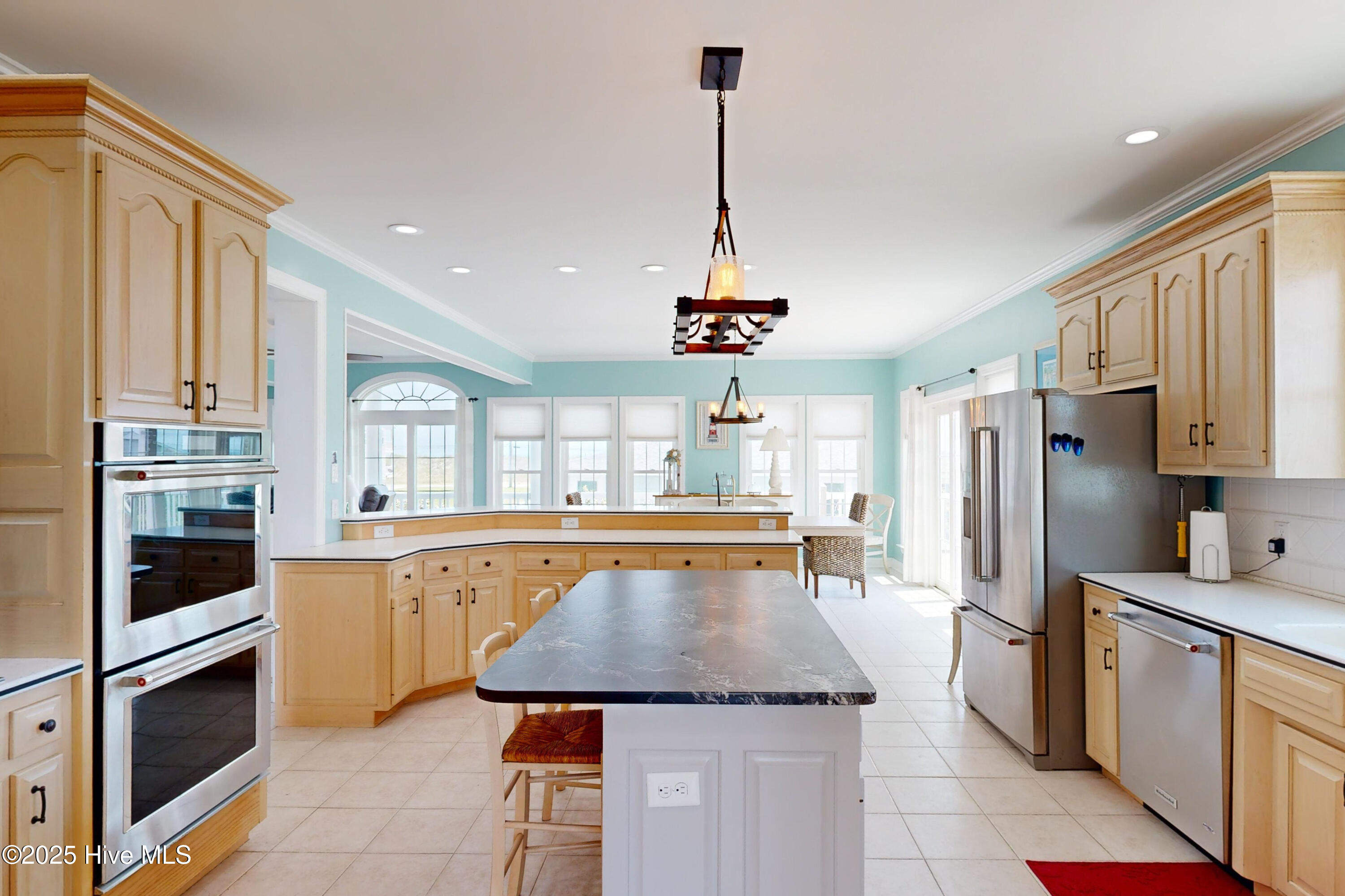 100510837 | Photo 16