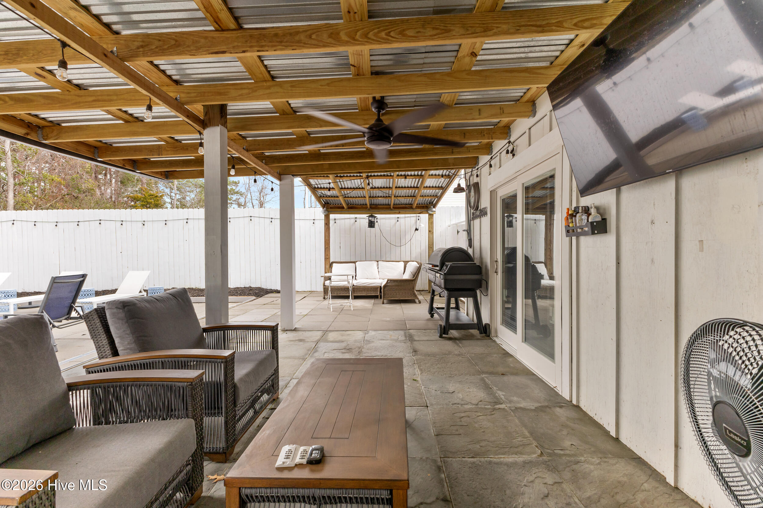 100557011 | Photo 37