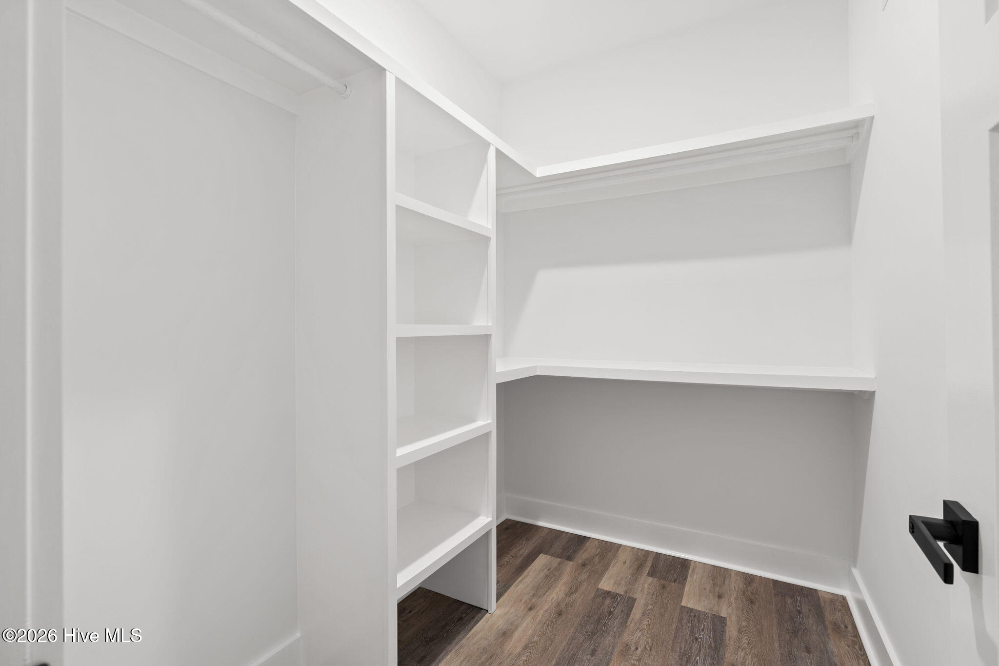 100528198 | Photo 35