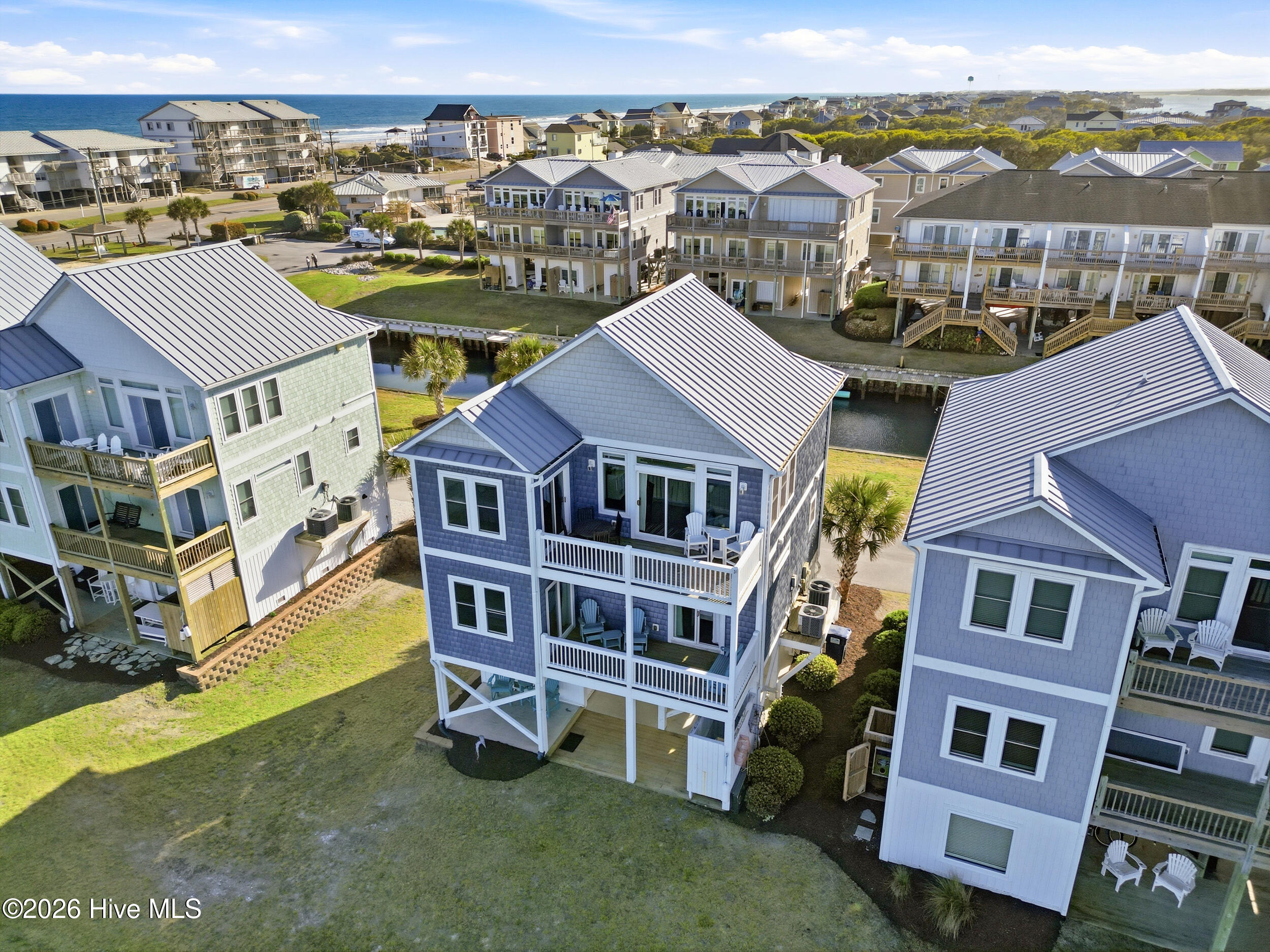 100565871 | Photo 52