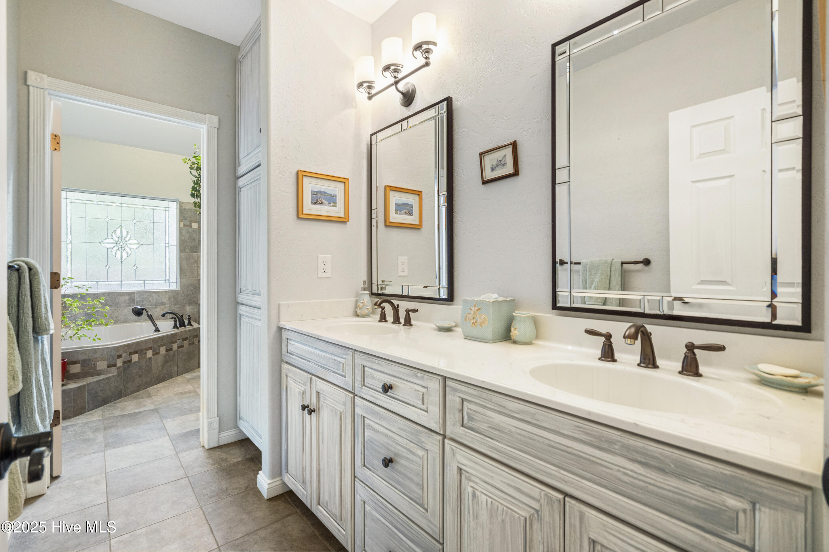 100569480 | Photo 49