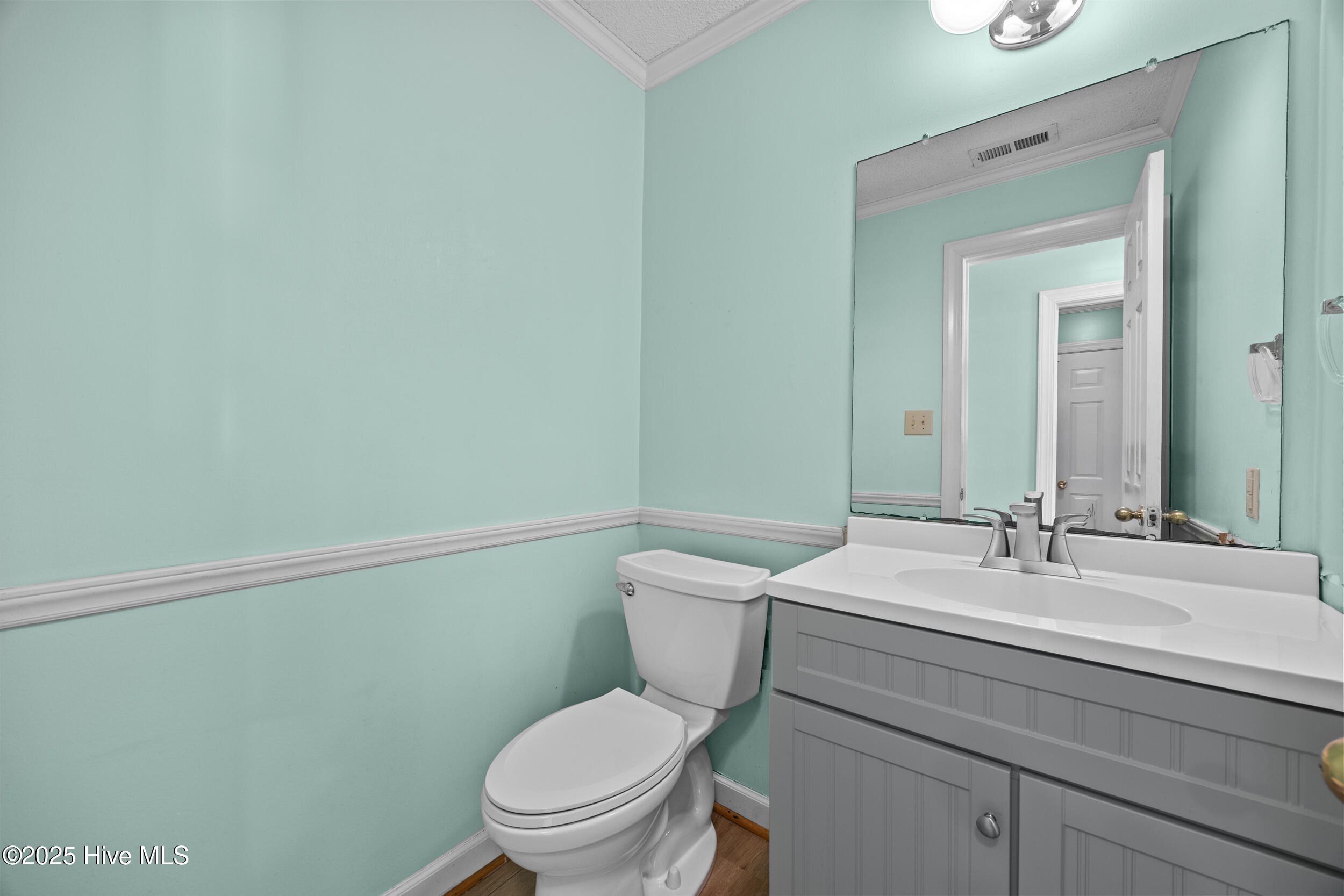 100545439 | Photo 17