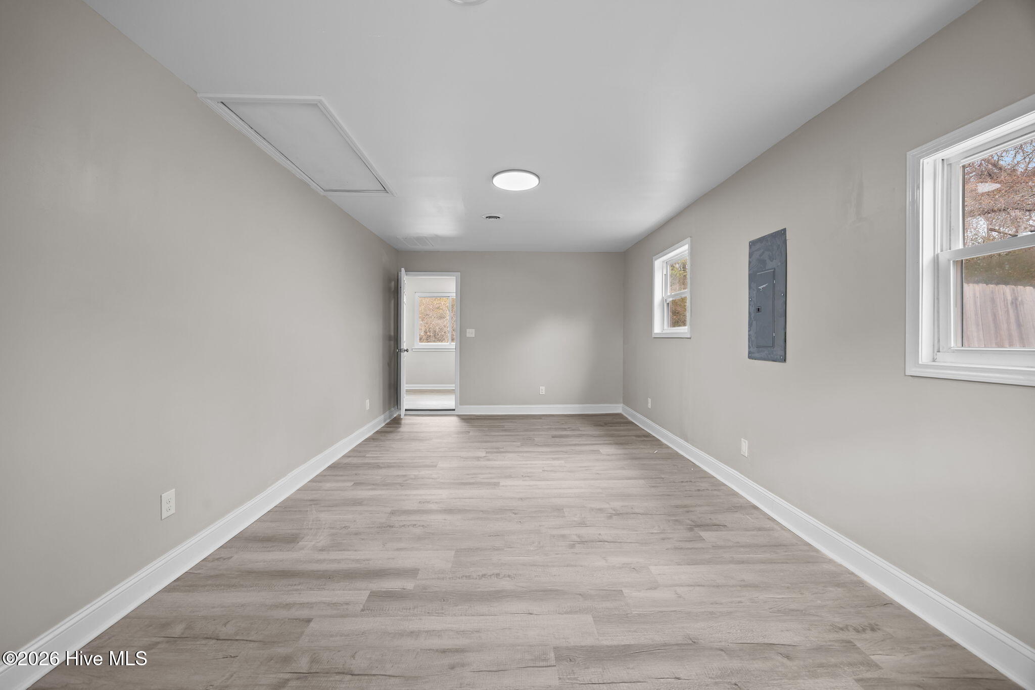 100552306 | Photo 18