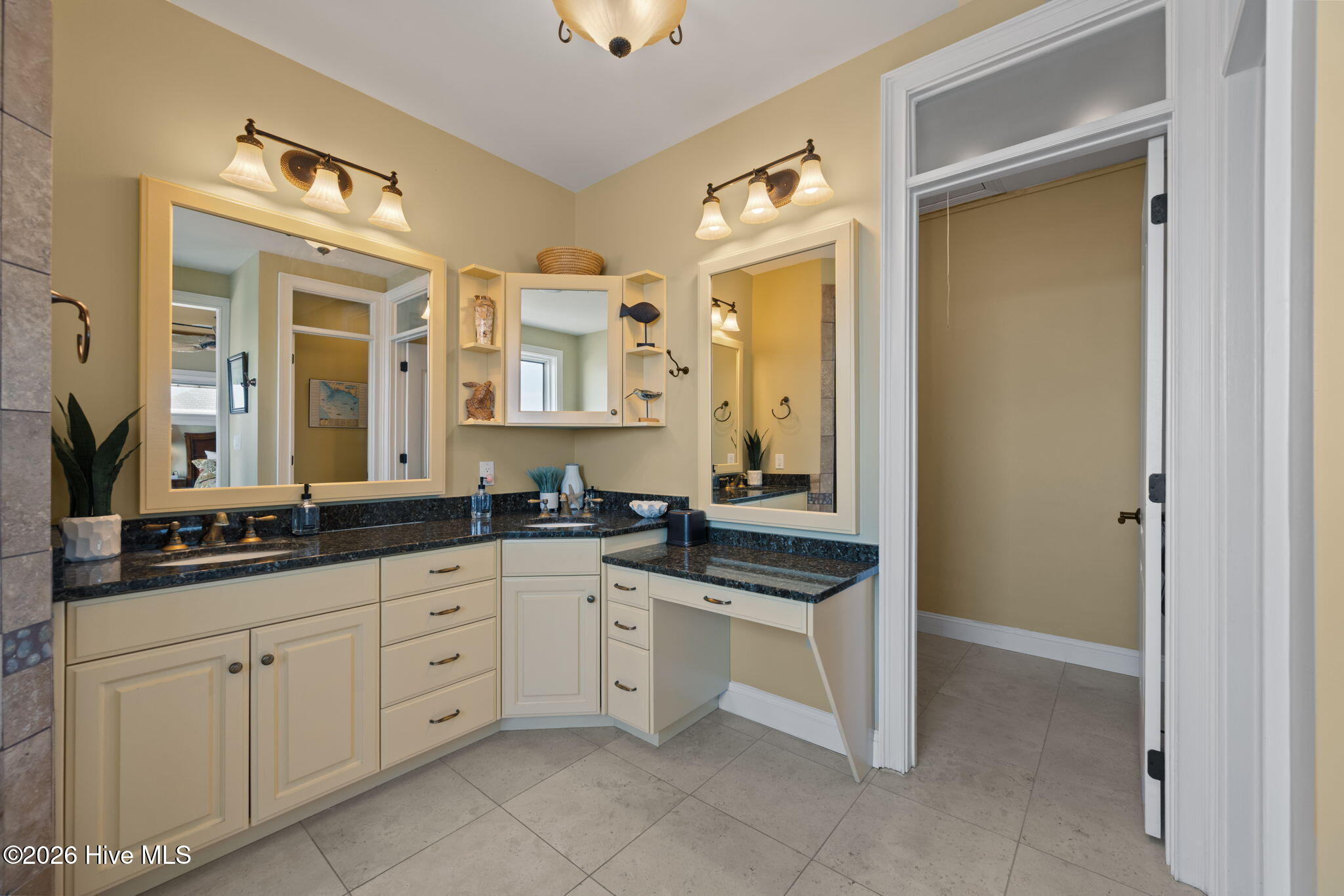 100568549 | Photo 39