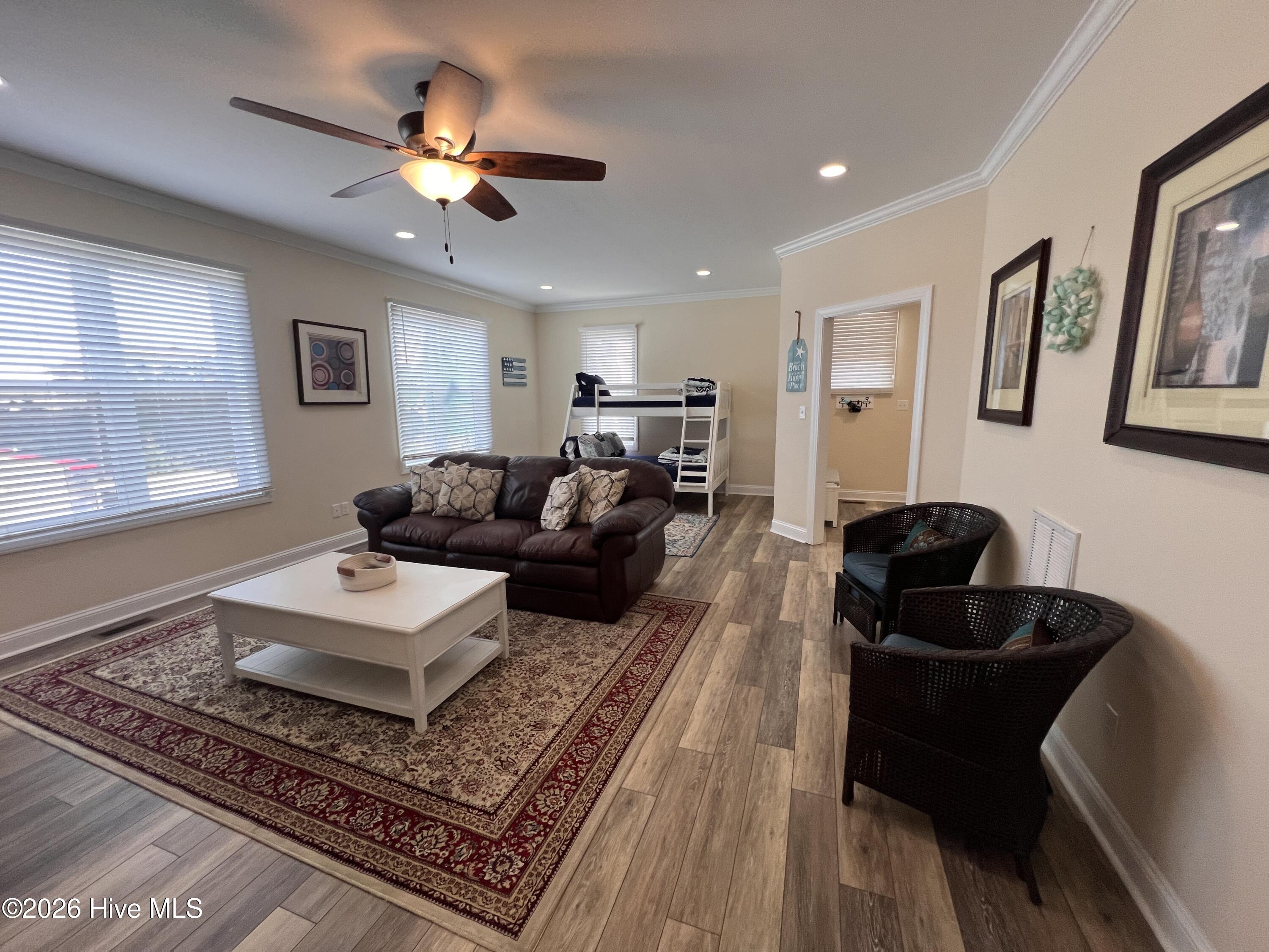 100564995 | Photo 18