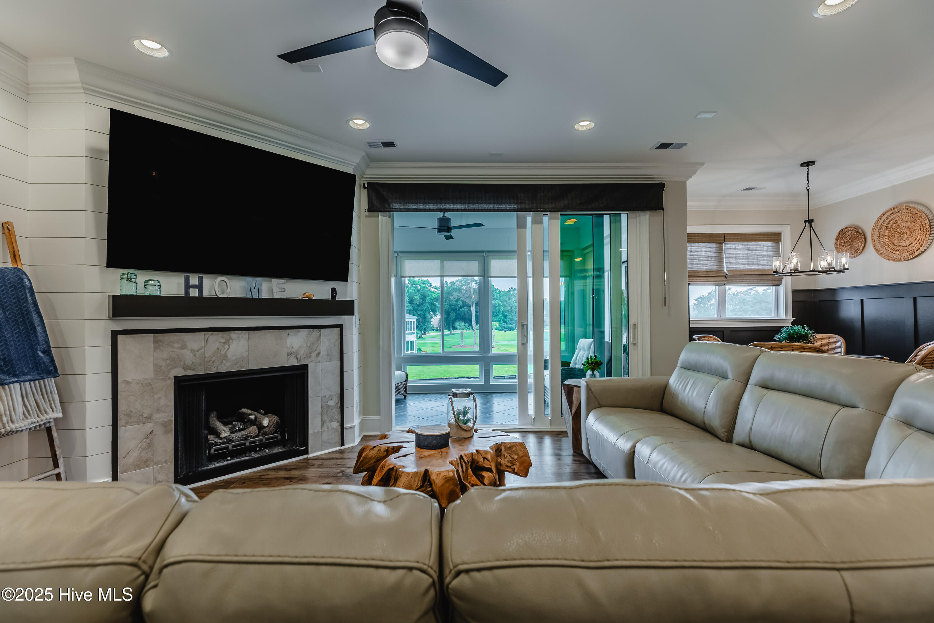 100523933 | Photo 16