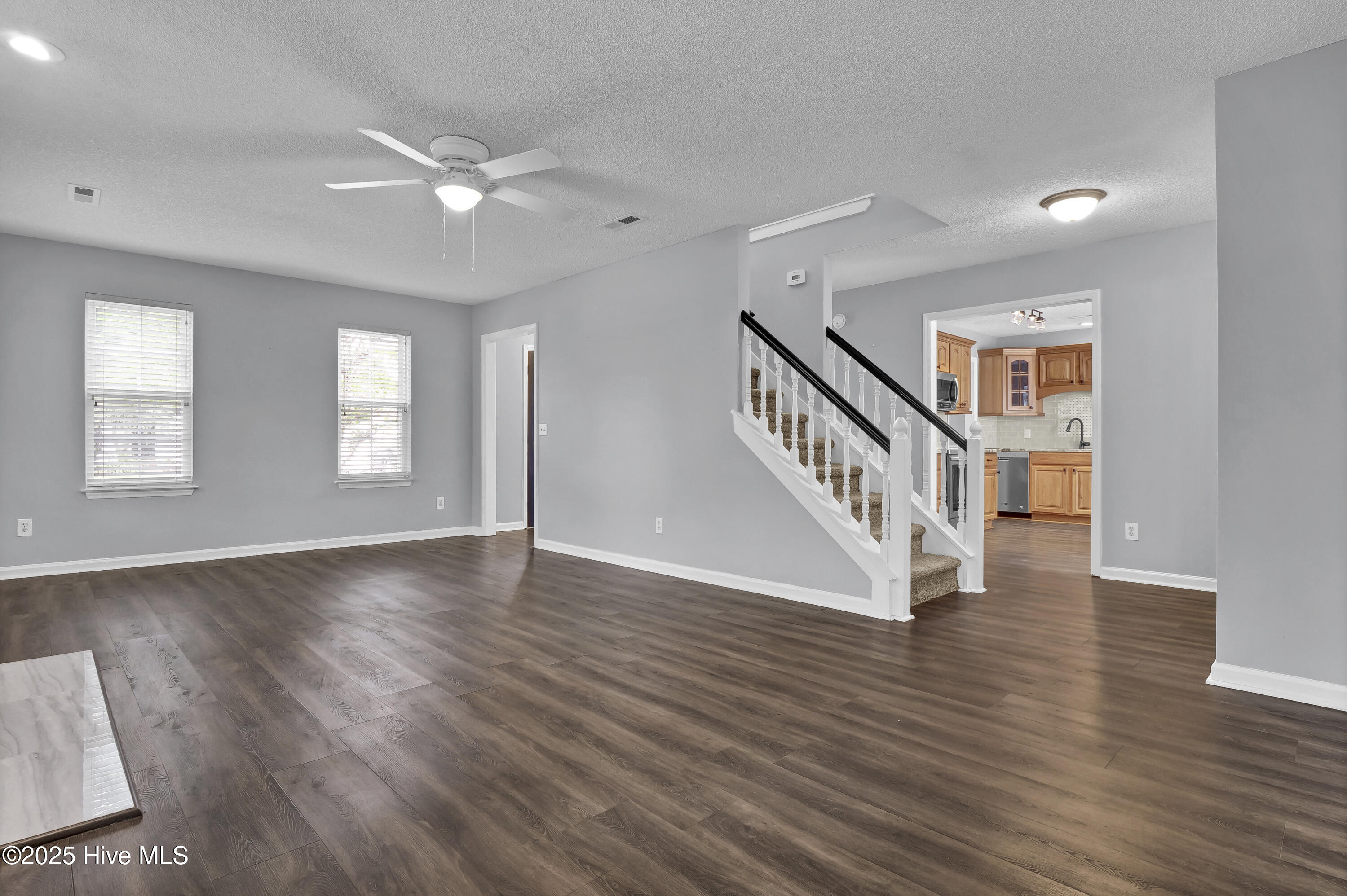 100544266 | Photo 15