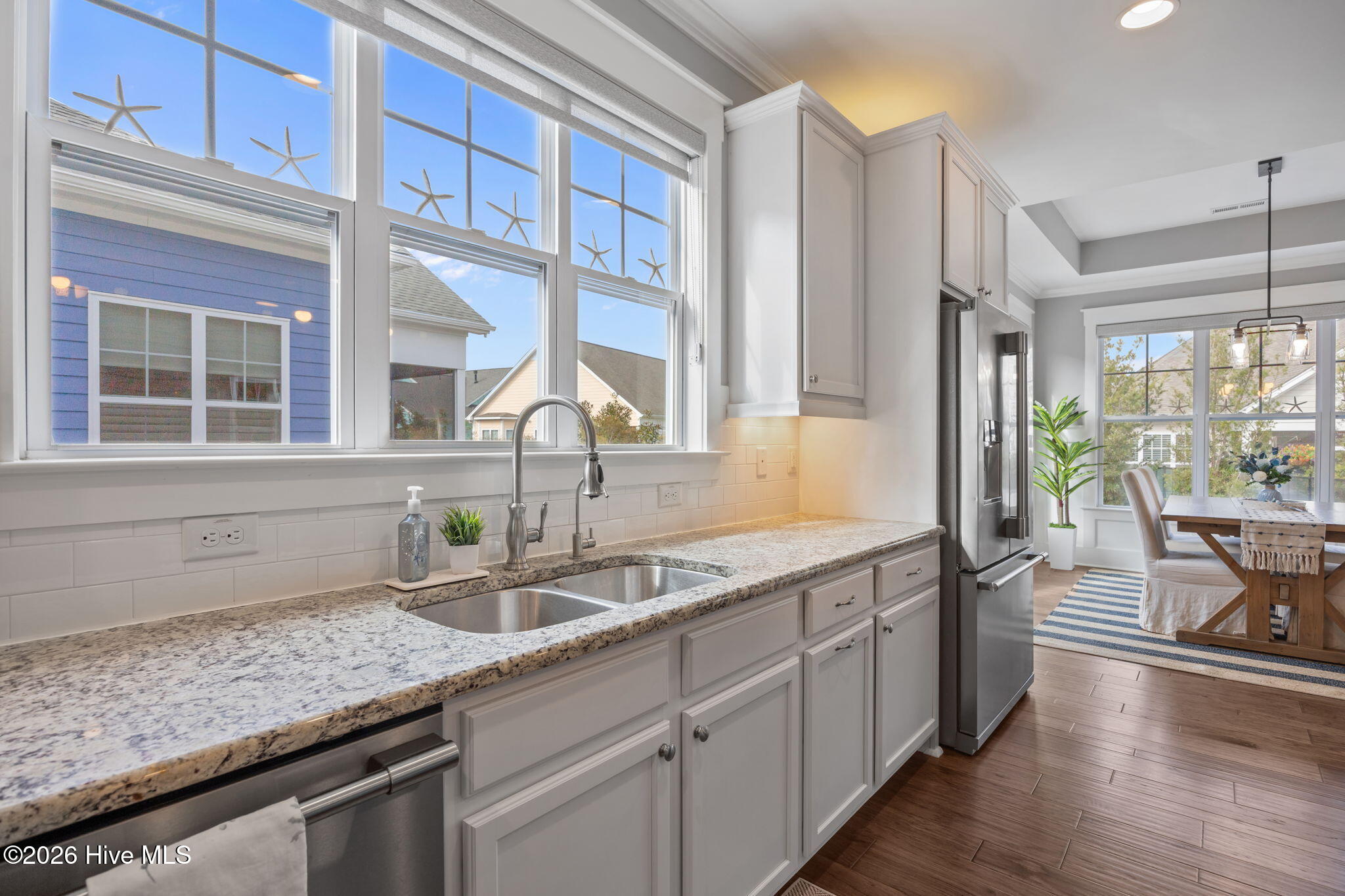 100563042 | Photo 12