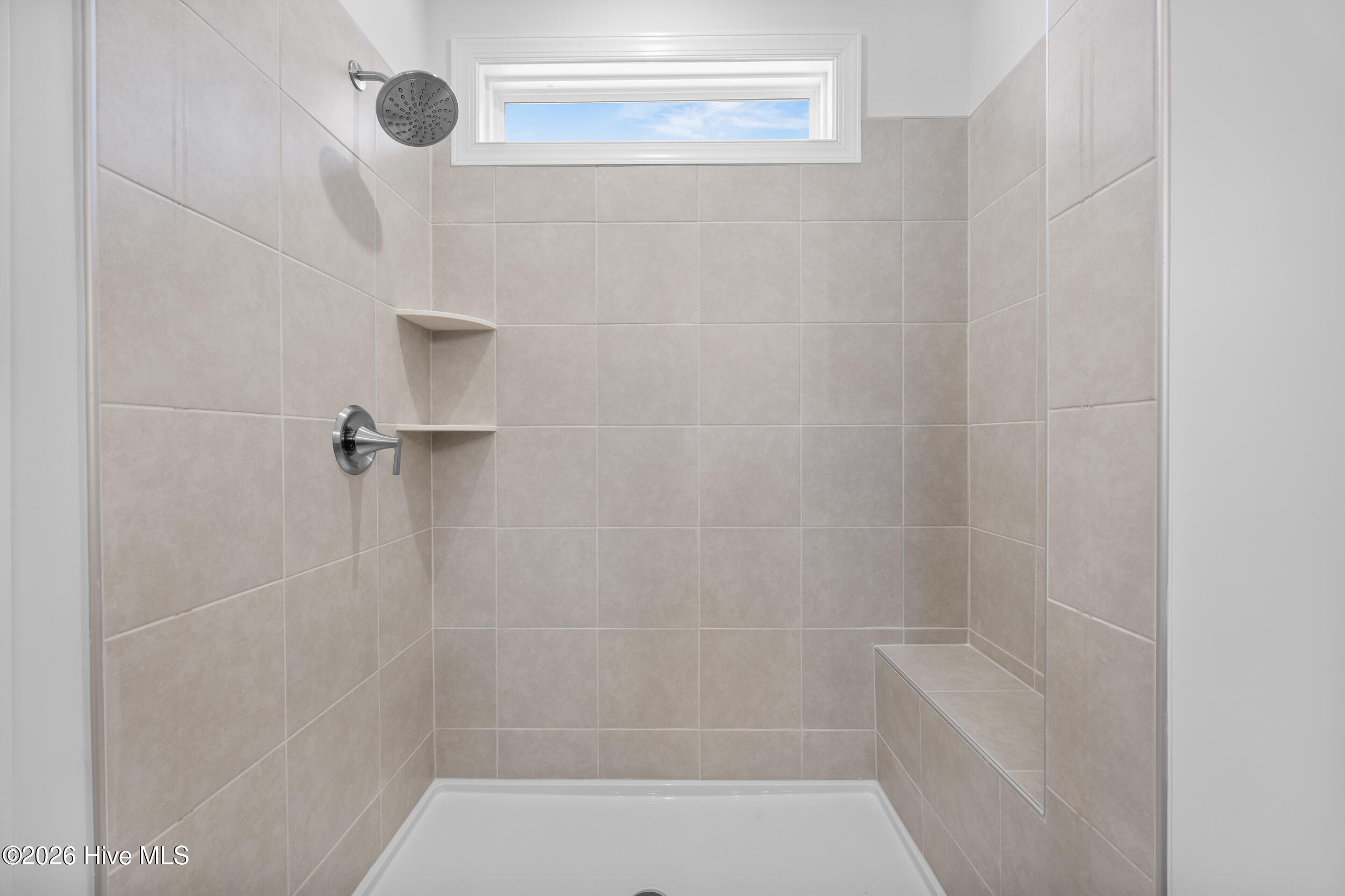 100527053 | Photo 35