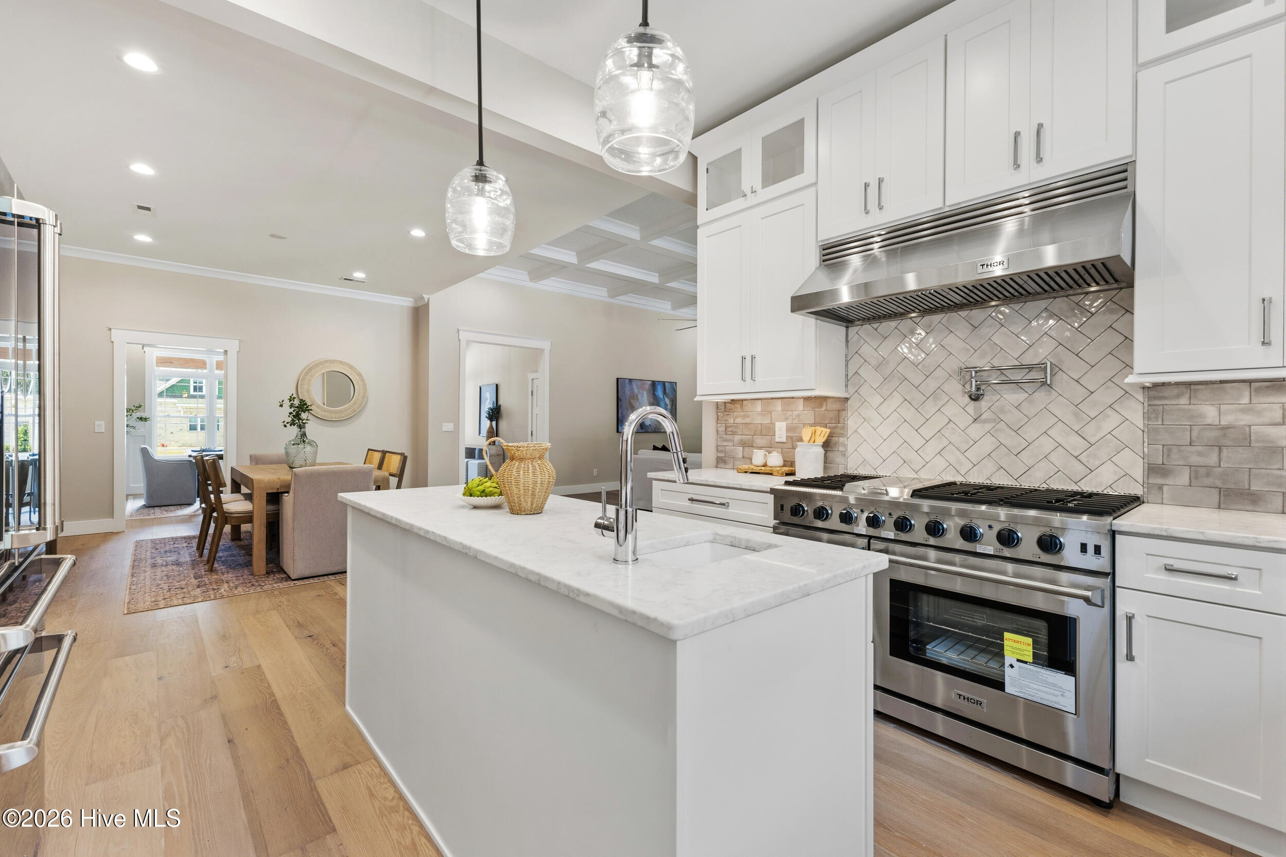 100566568 | Photo 22