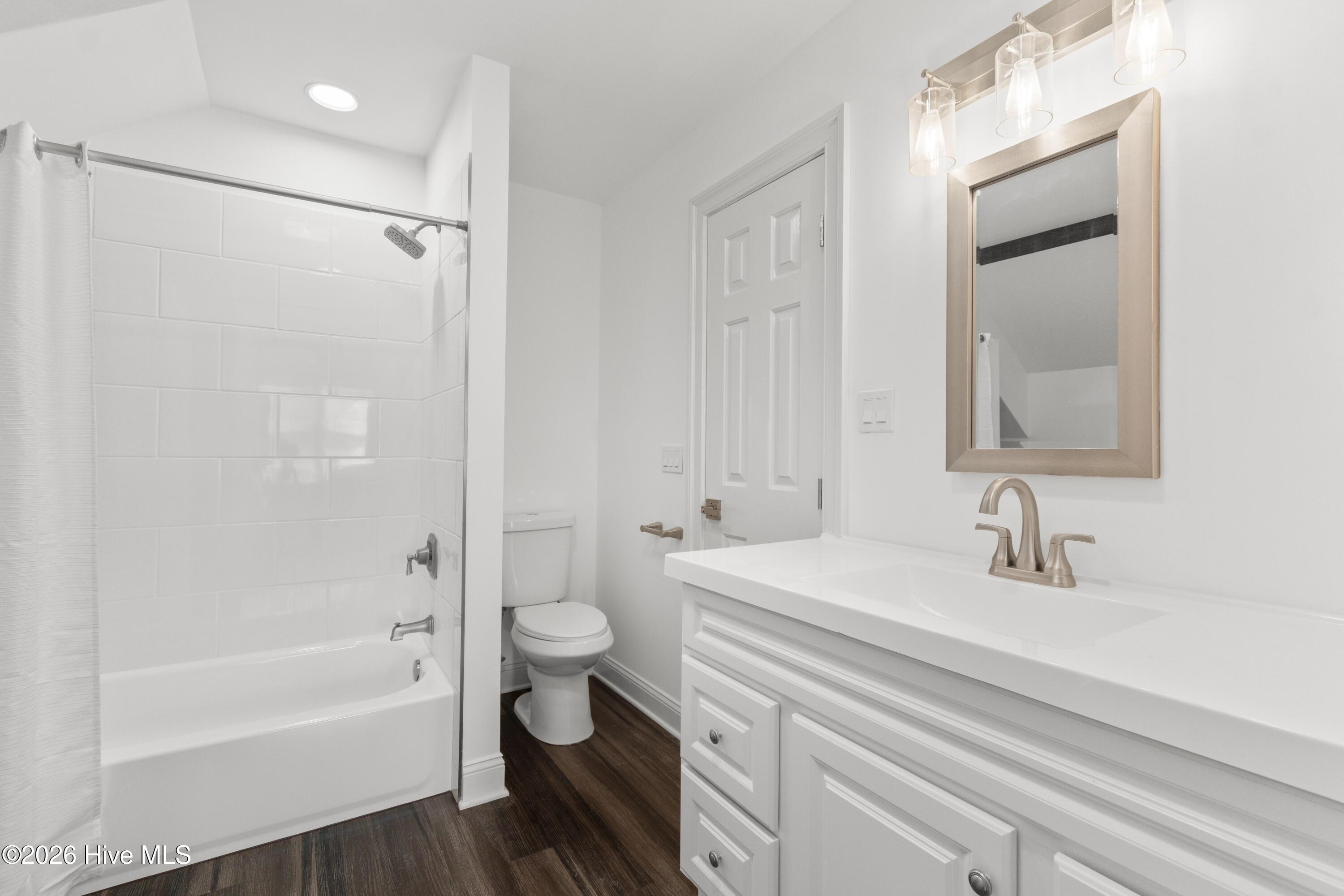 100569260 | Photo 29