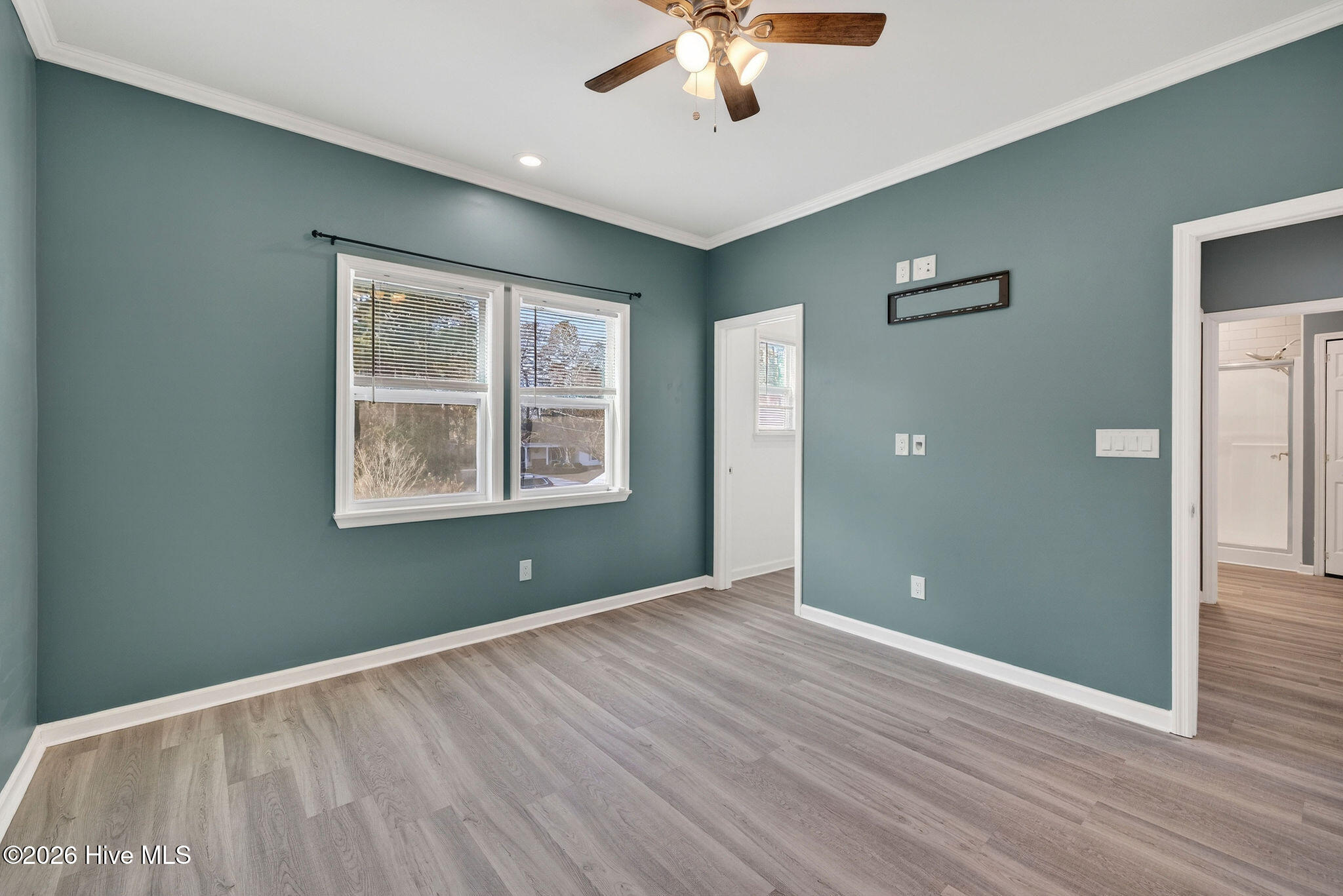 100548993 | Photo 33