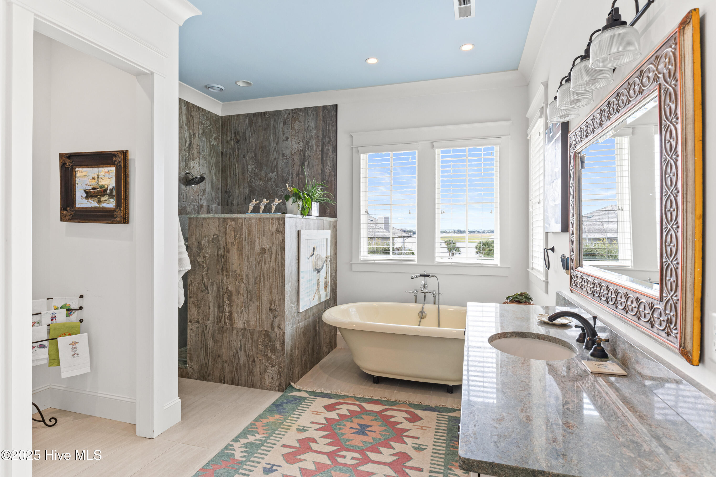 100531006 | Photo 24