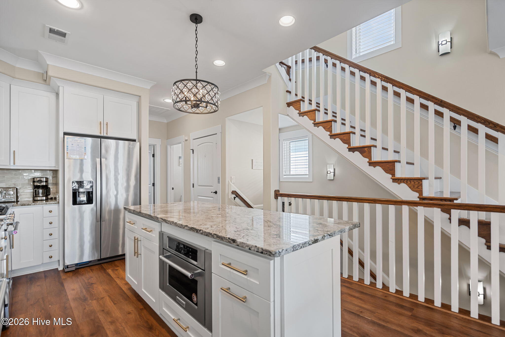 100558521 | Photo 11