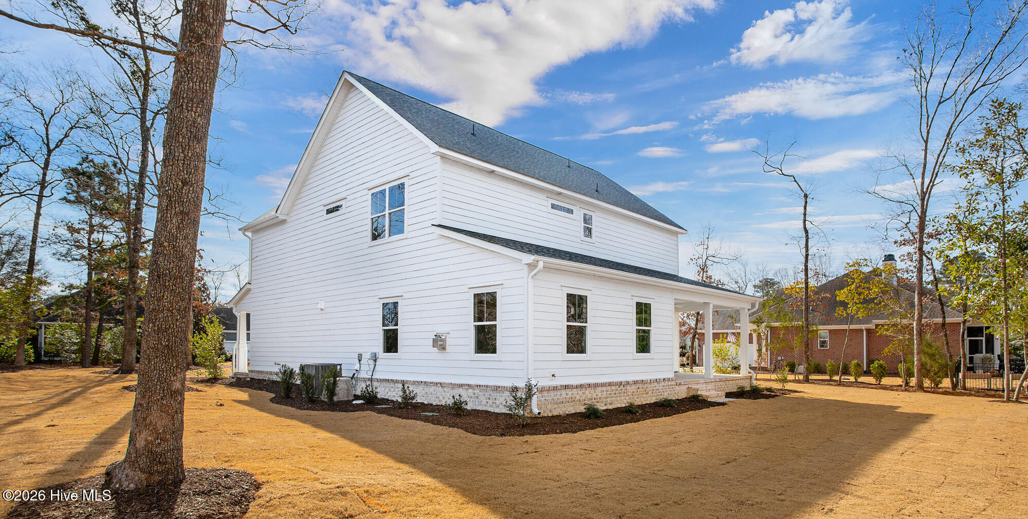 100564009 | Photo 48