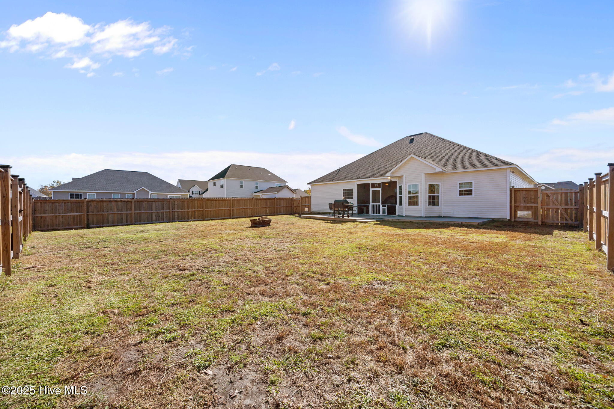 100539854 | Photo 35