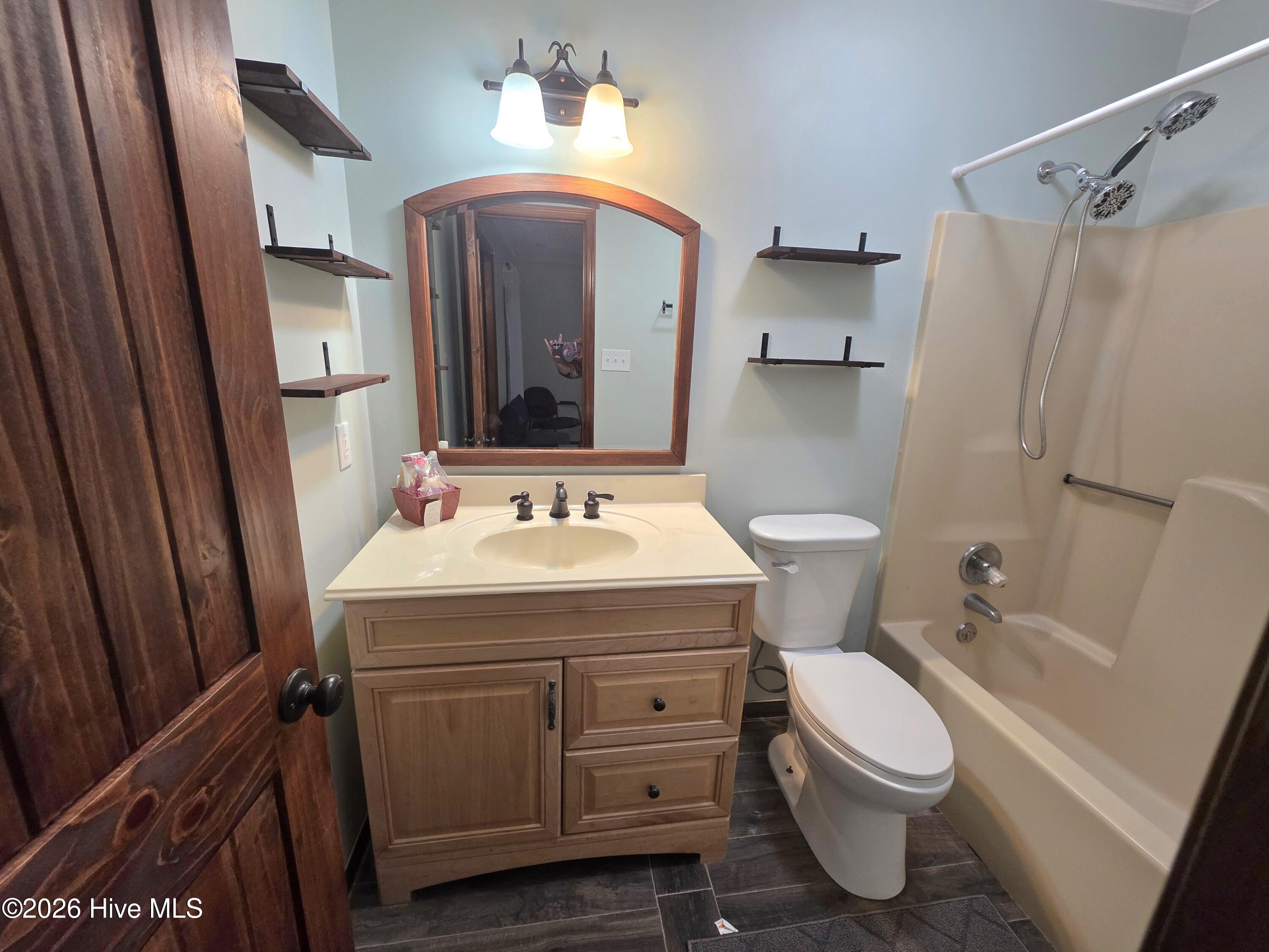 100562929 | Photo 21