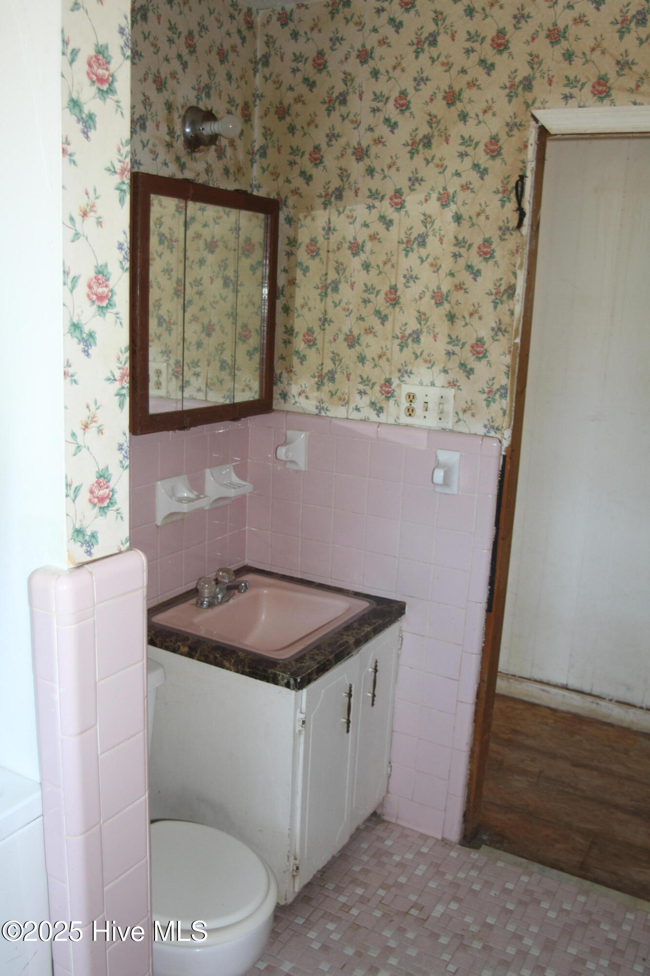 100542745 | Photo 12