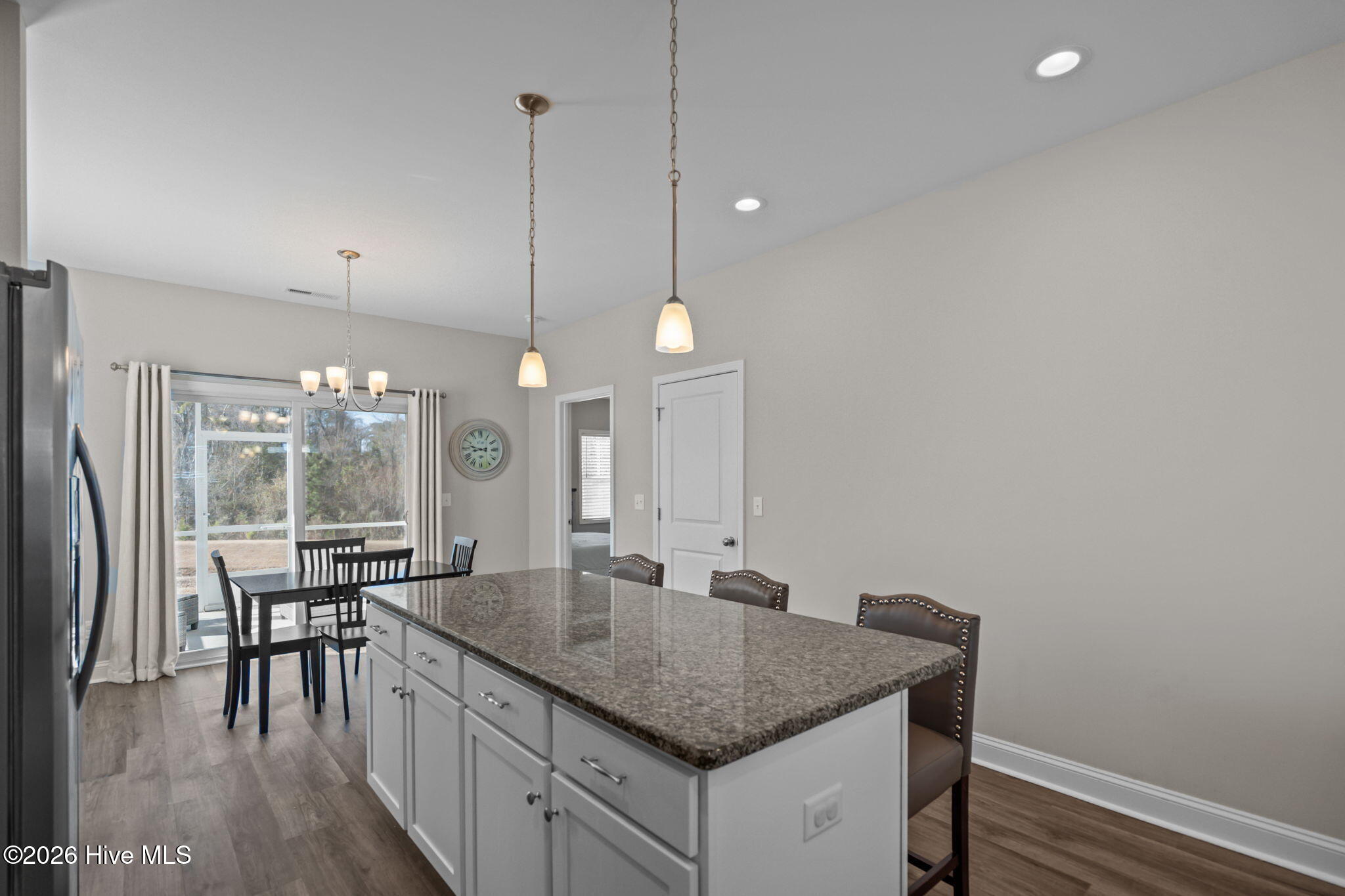 100557039 | Photo 15