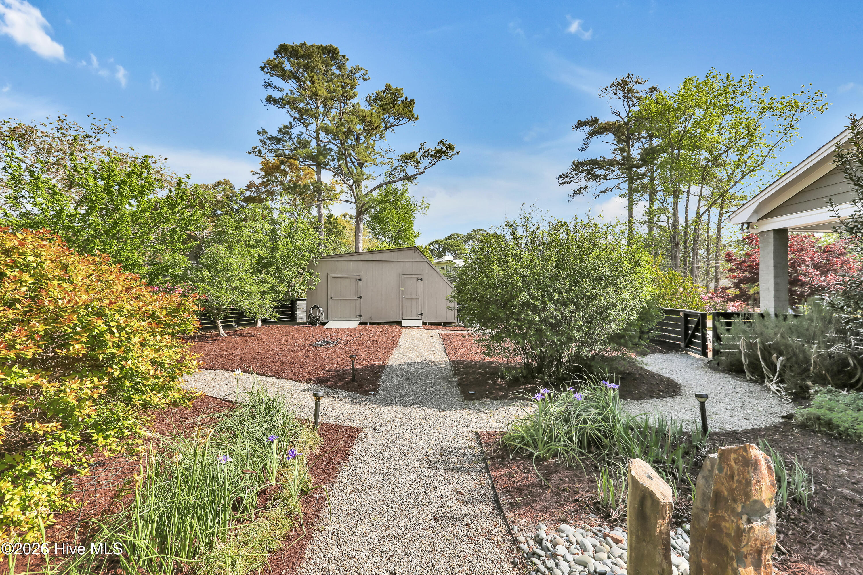 100565189 | Photo 41