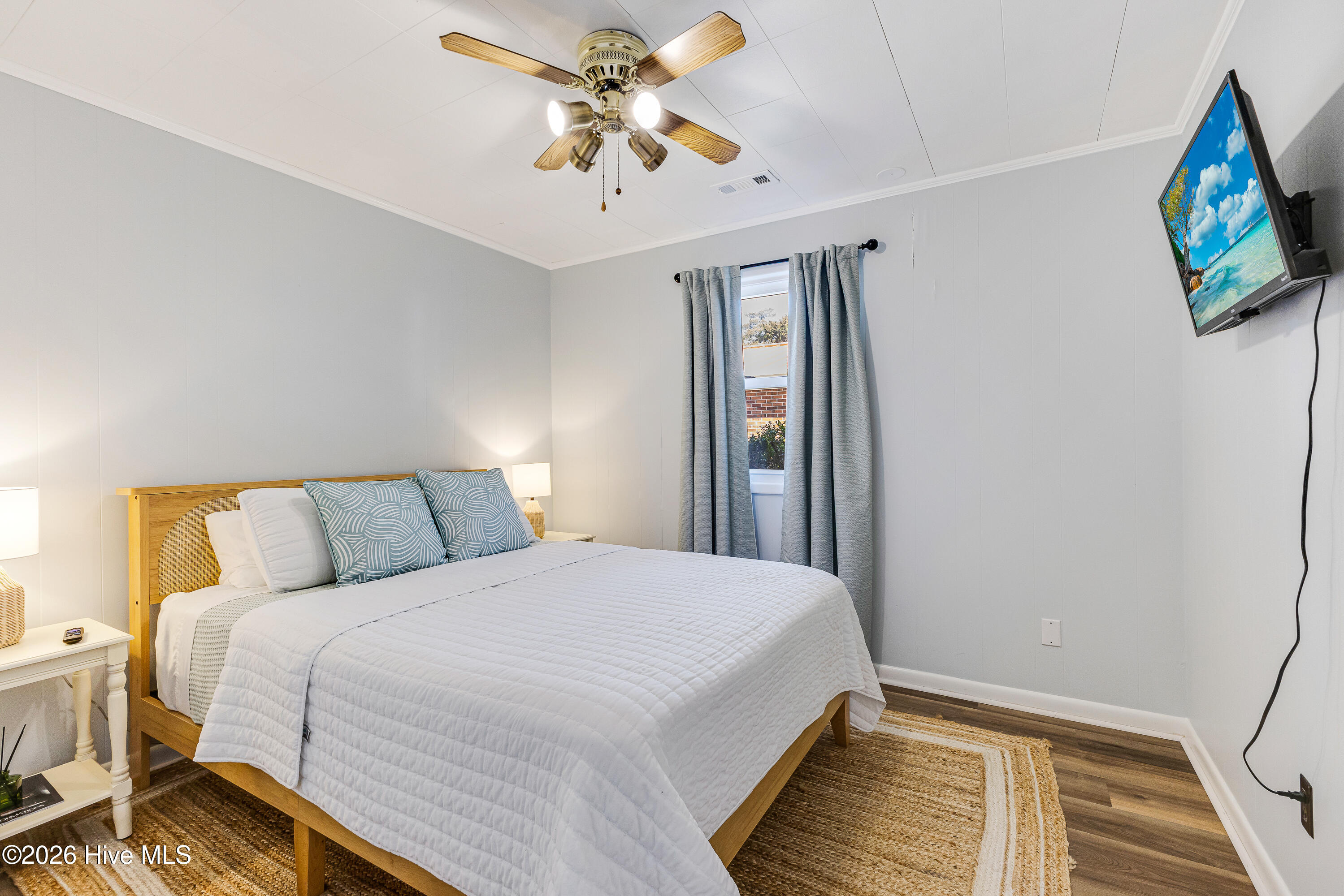 100569665 | Photo 11