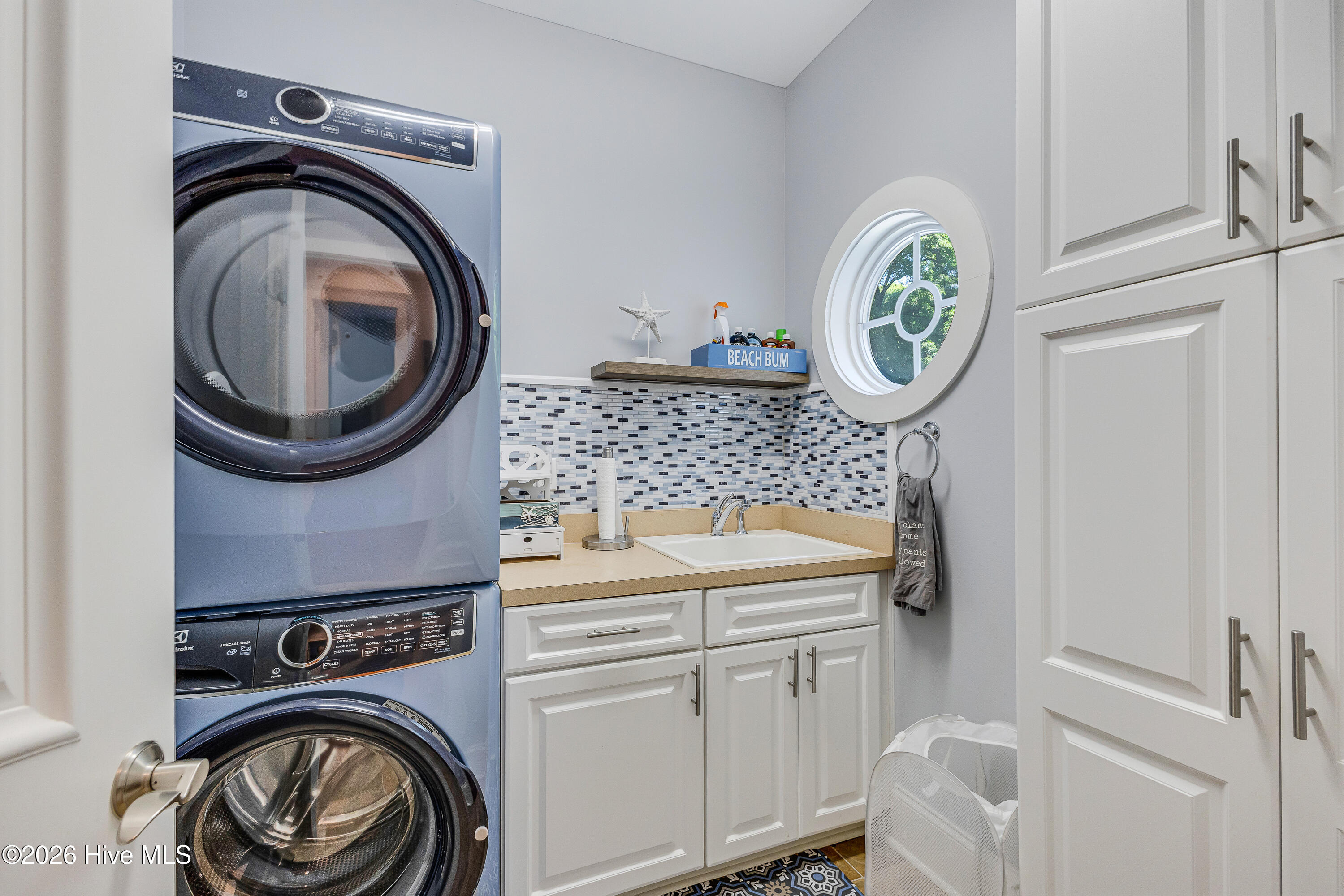 100570031 | Photo 42