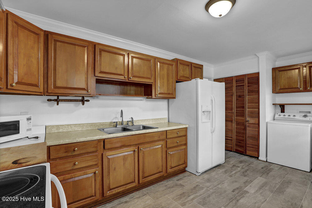 100520937 | Photo 11