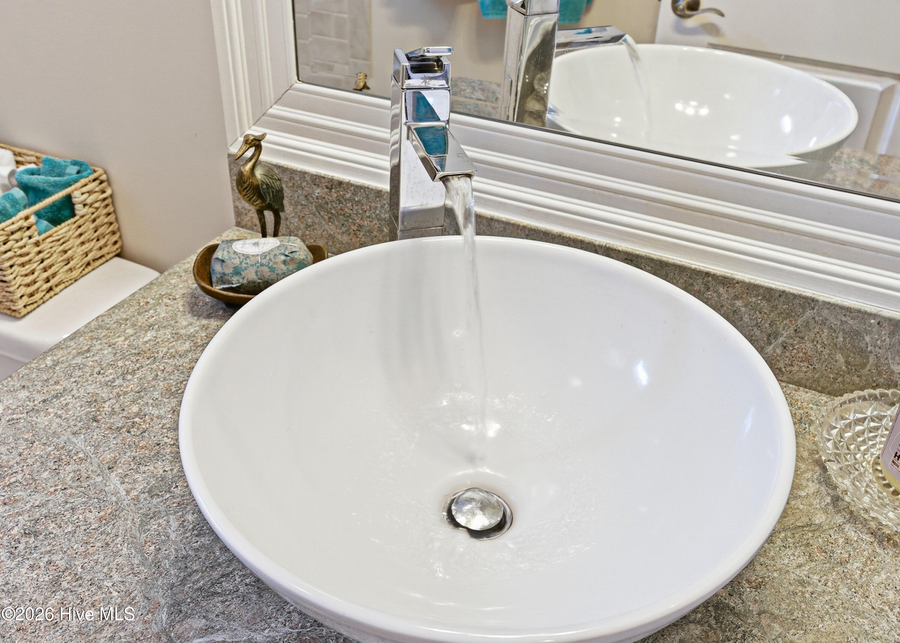 100569454 | Photo 16