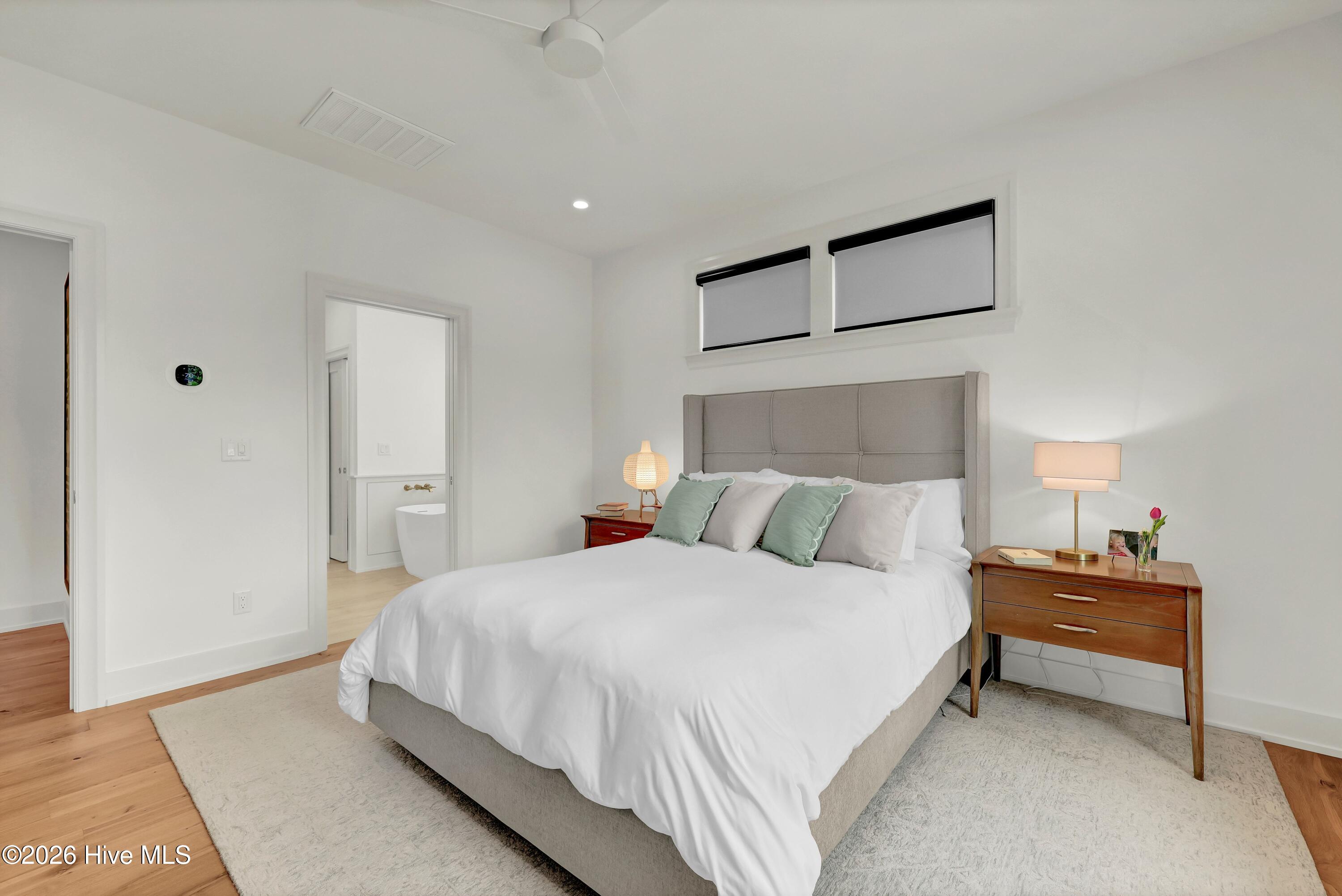 100565656 | Photo 23