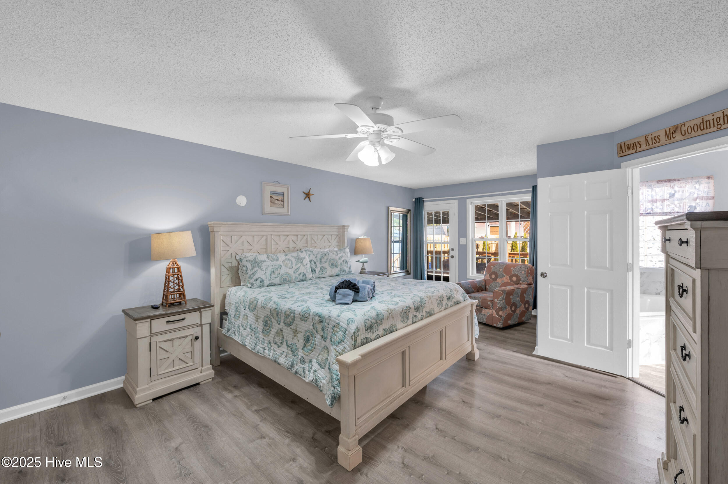 100543917 | Photo 25