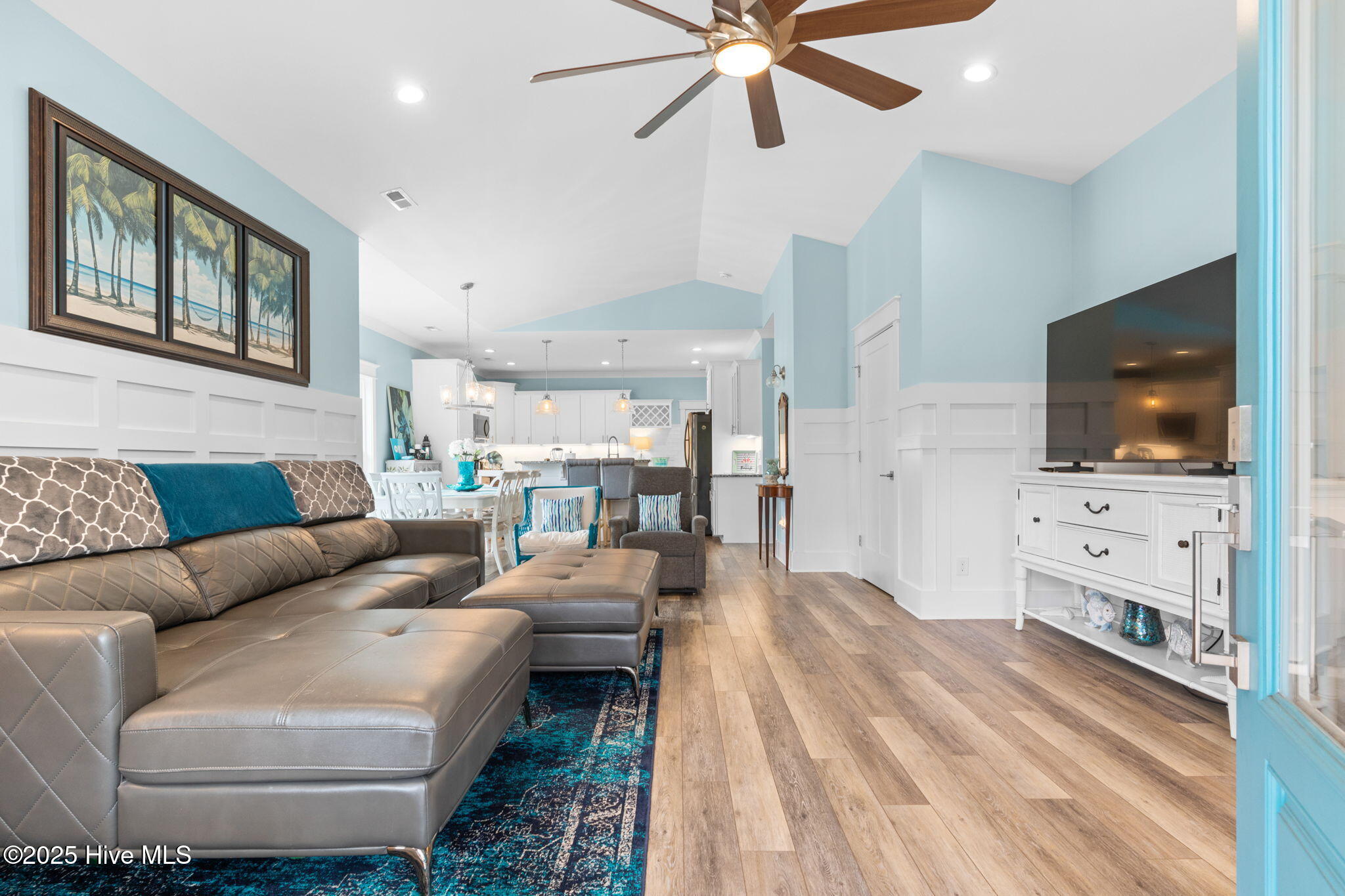 100543209 | Photo 13