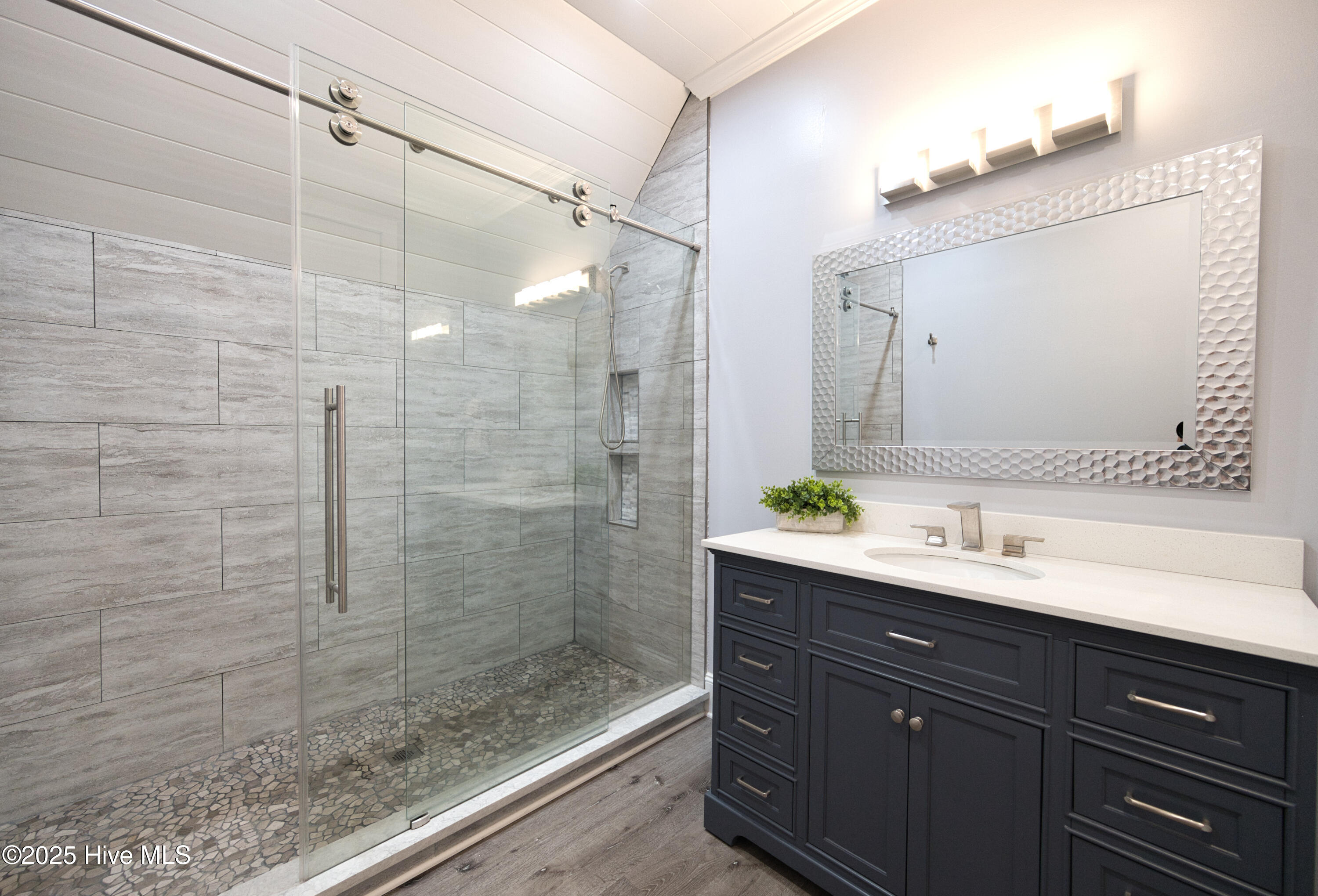 100546521 | Photo 72