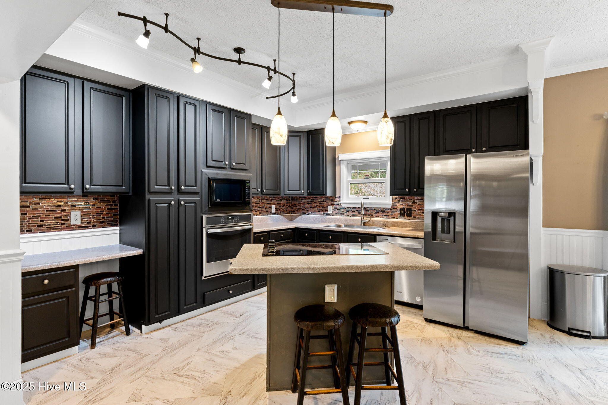 100531169 | Photo 24