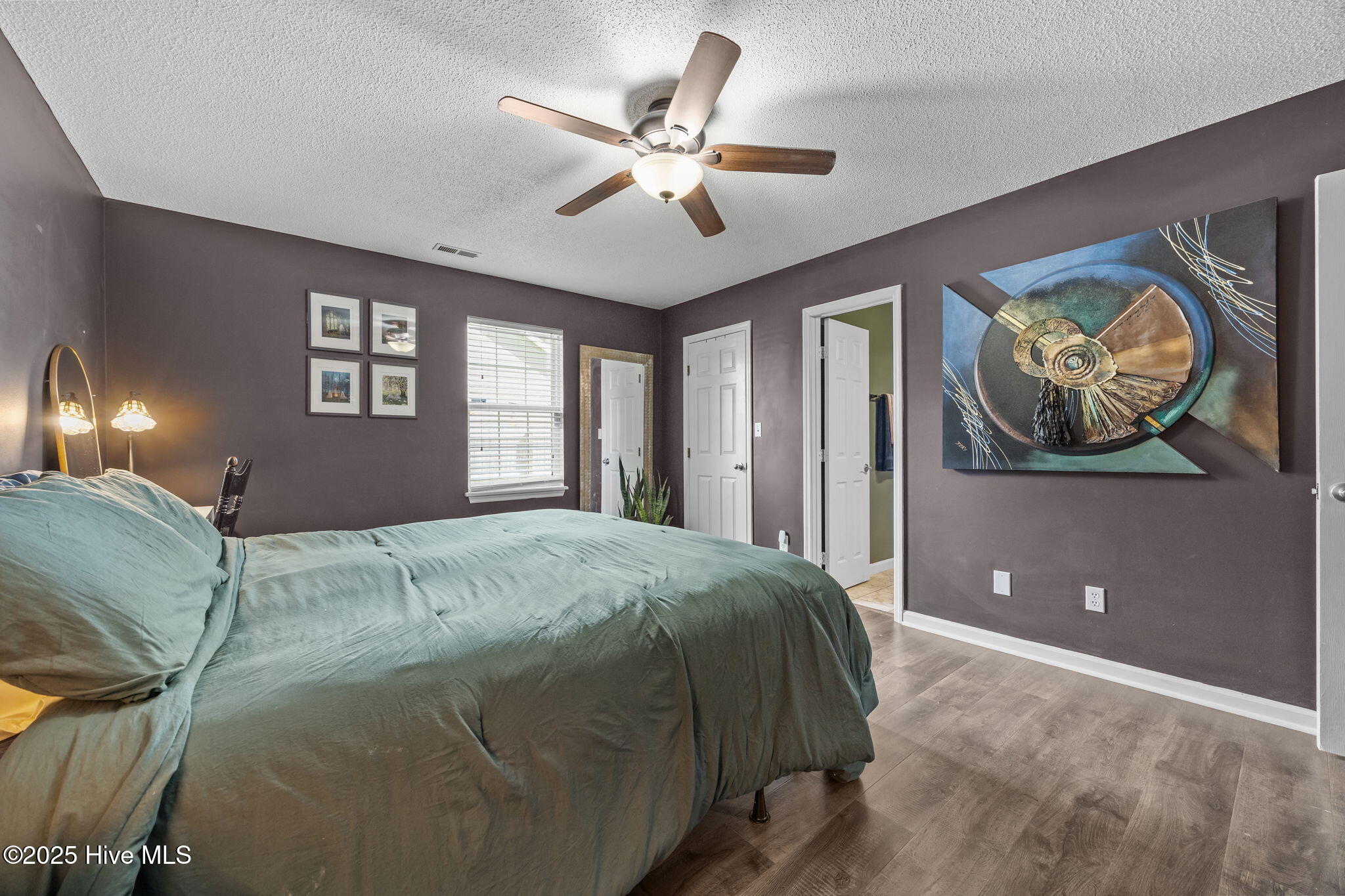 100545928 | Photo 15