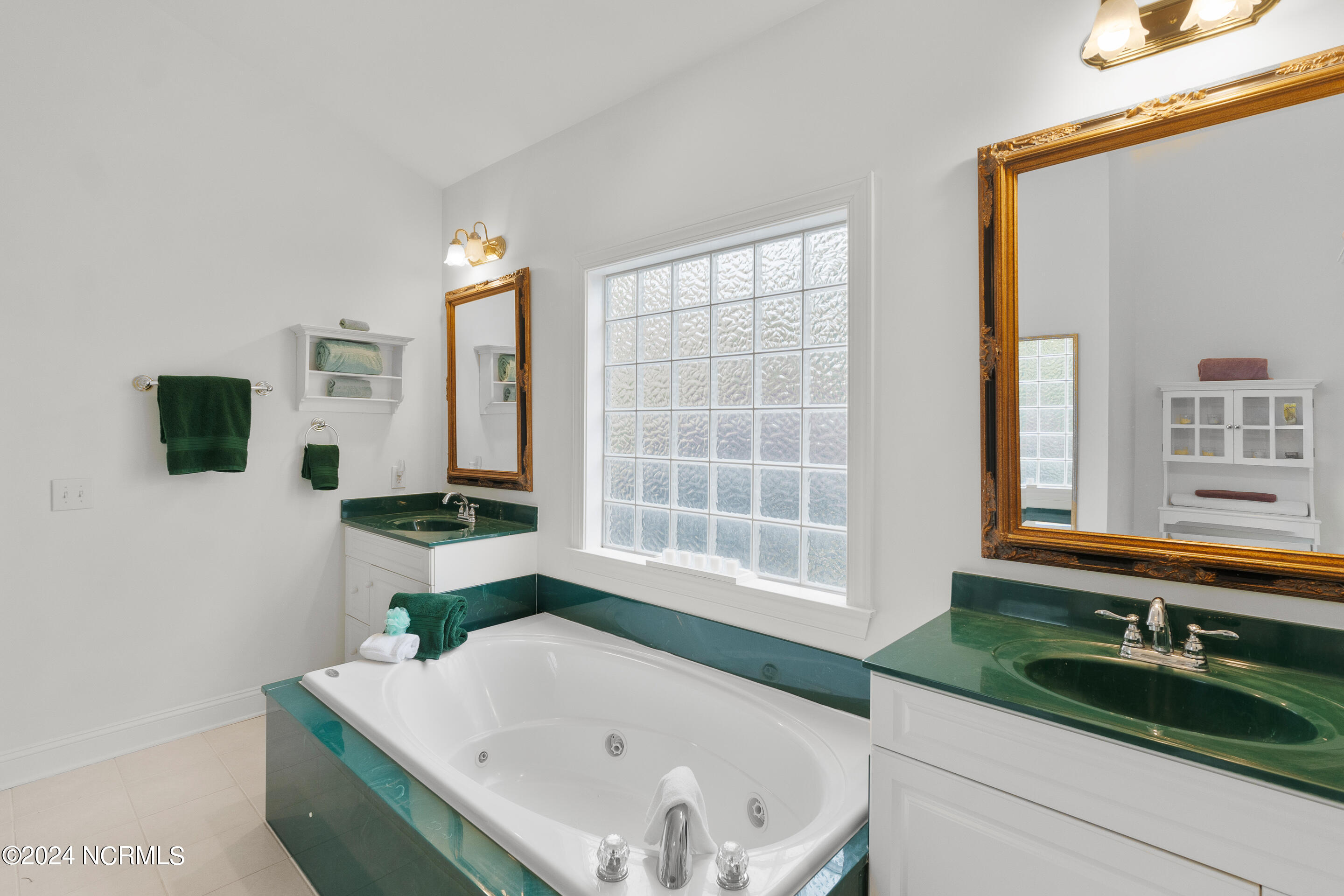 100499709 | Photo 37