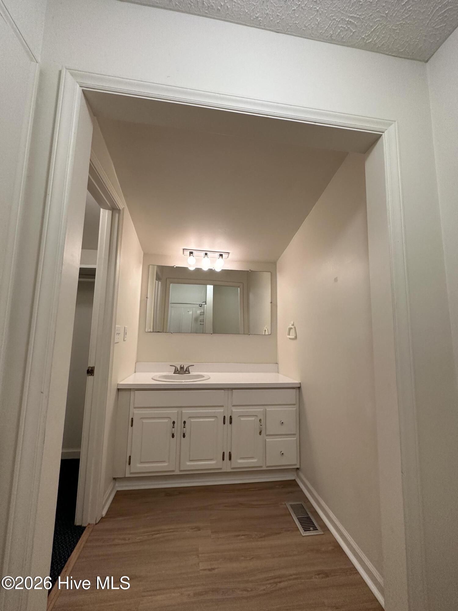 100556259 | Photo 13