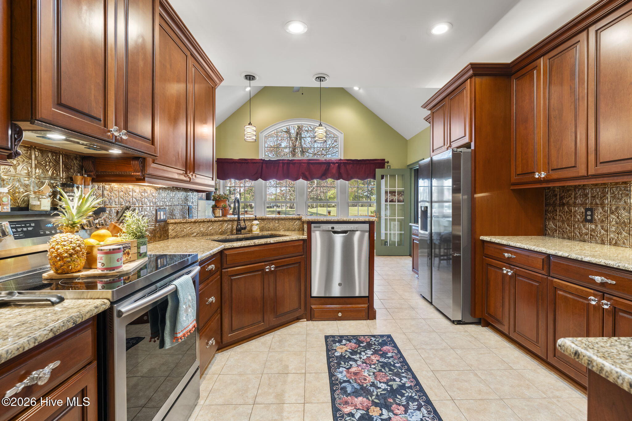 100563951 | Photo 24