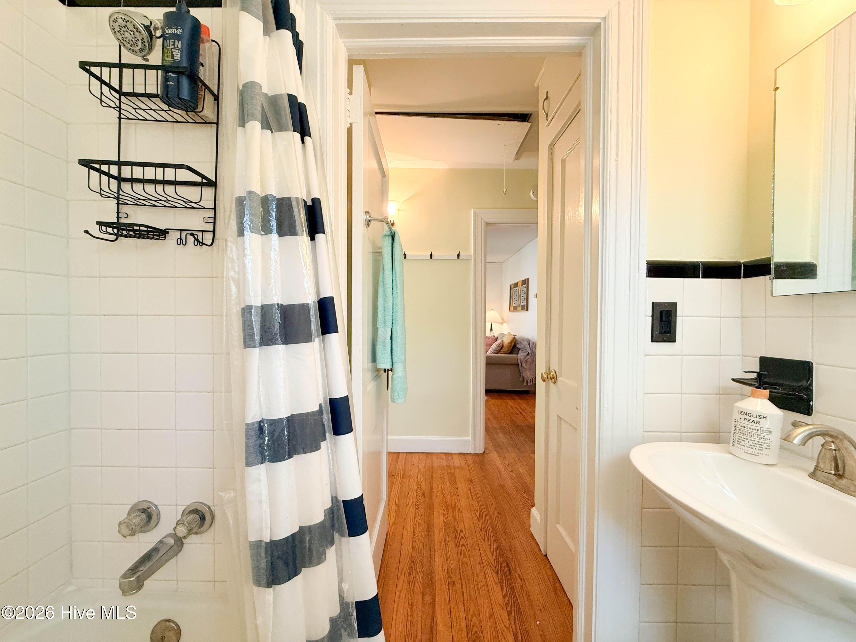 100560298 | Photo 30