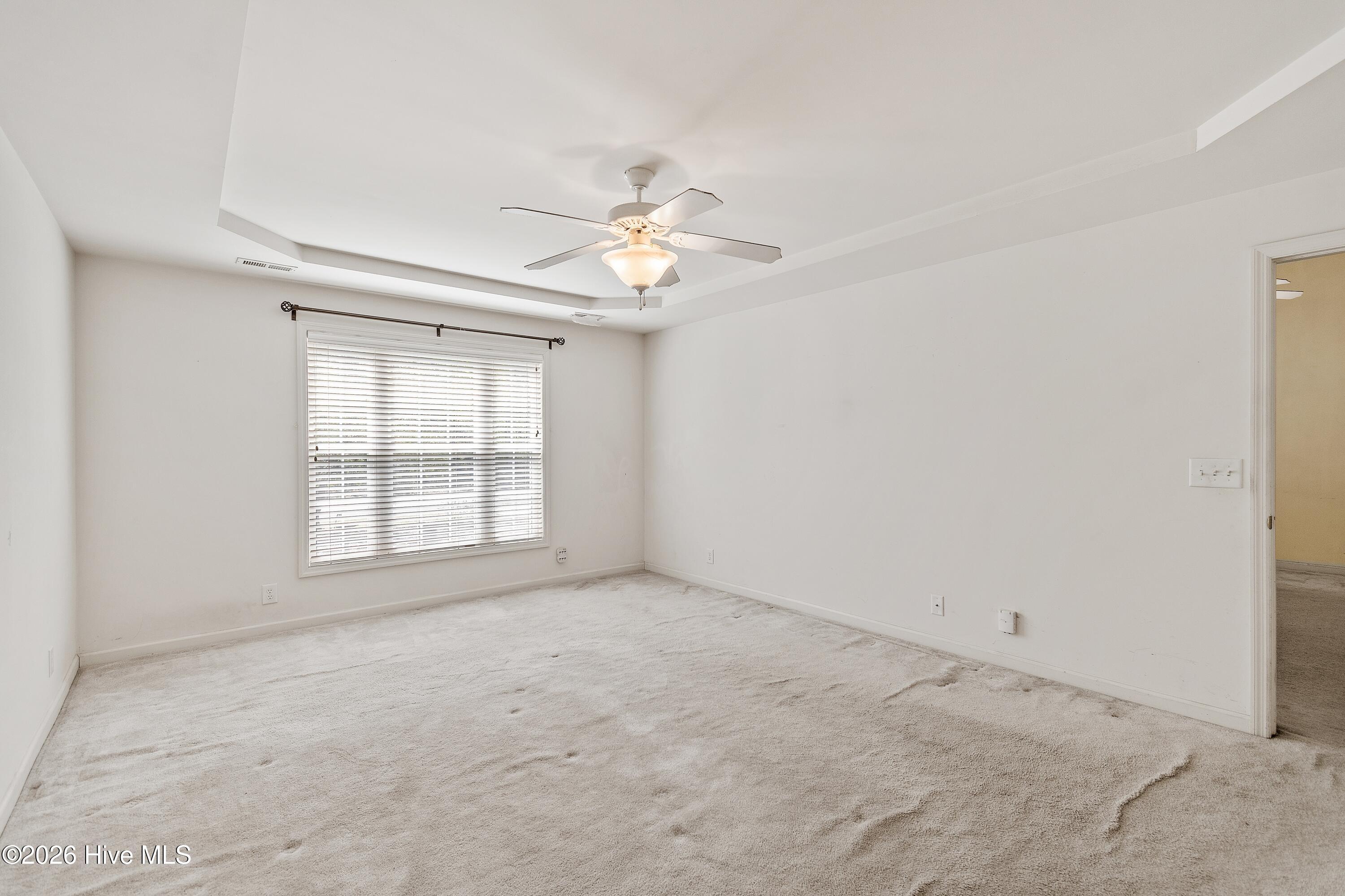 100569174 | Photo 16