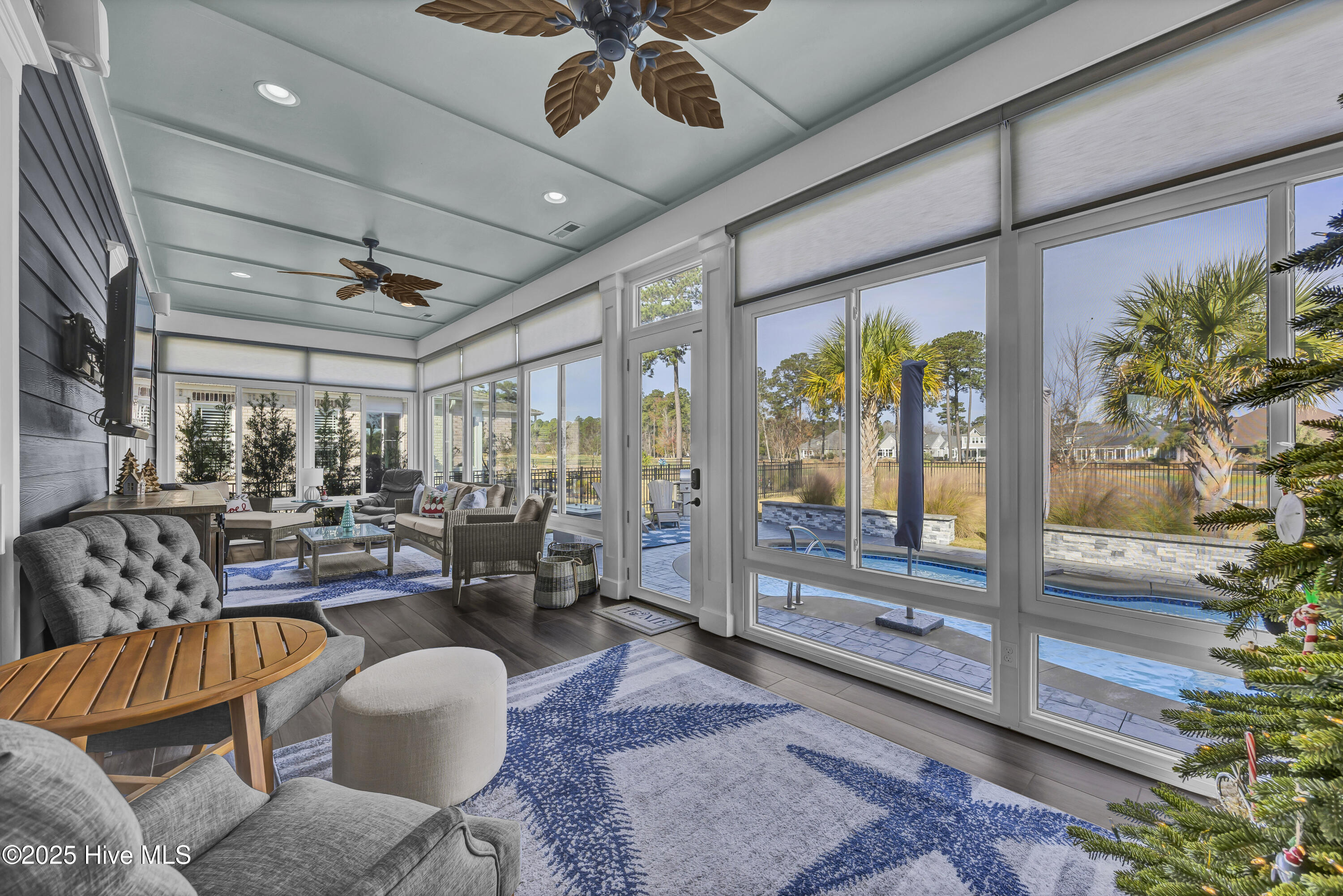 100546758 | Photo 14