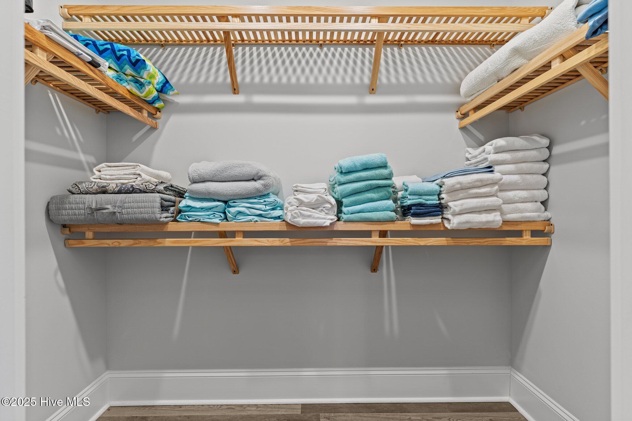 100517876 | Photo 33