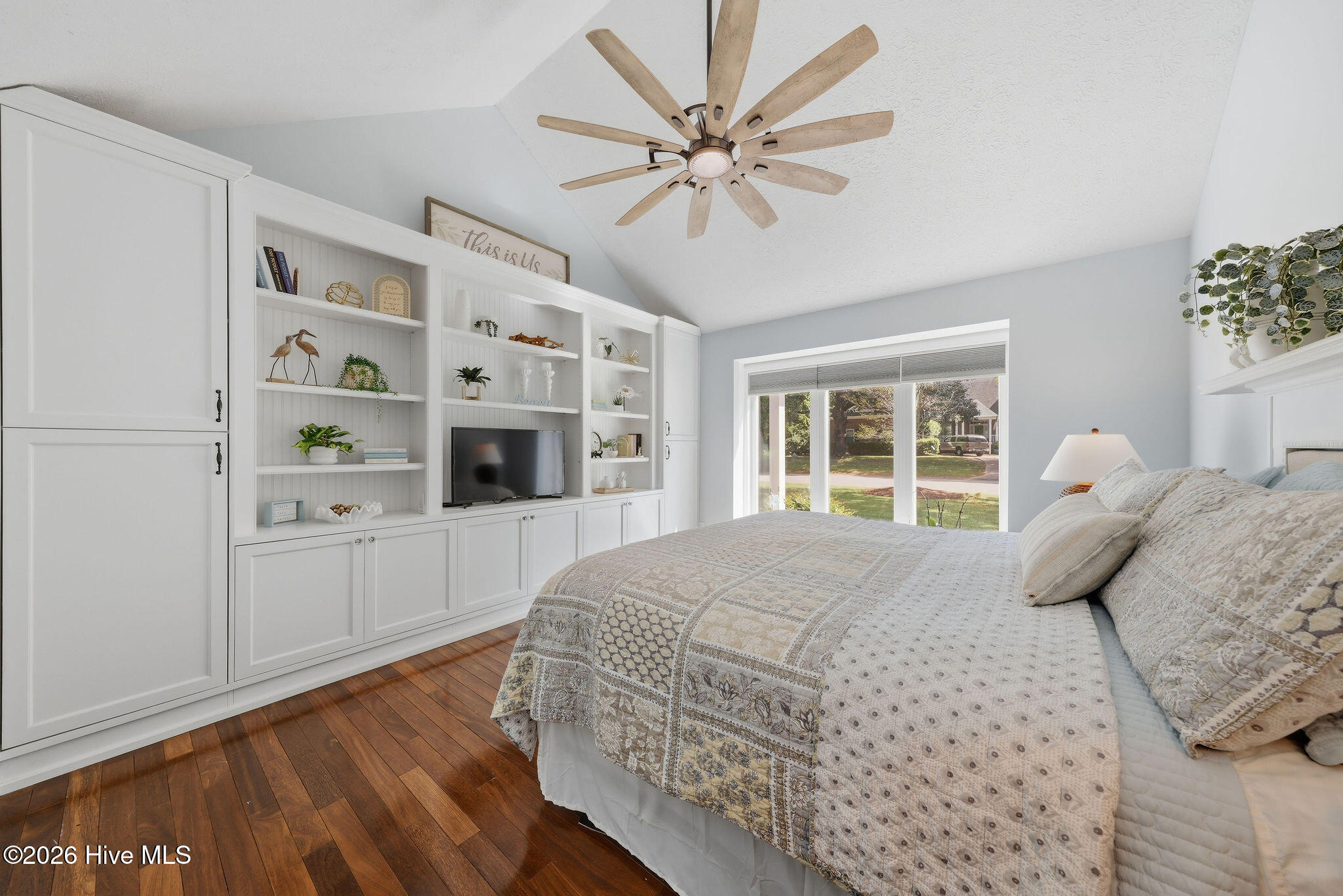 100567317 | Photo 18