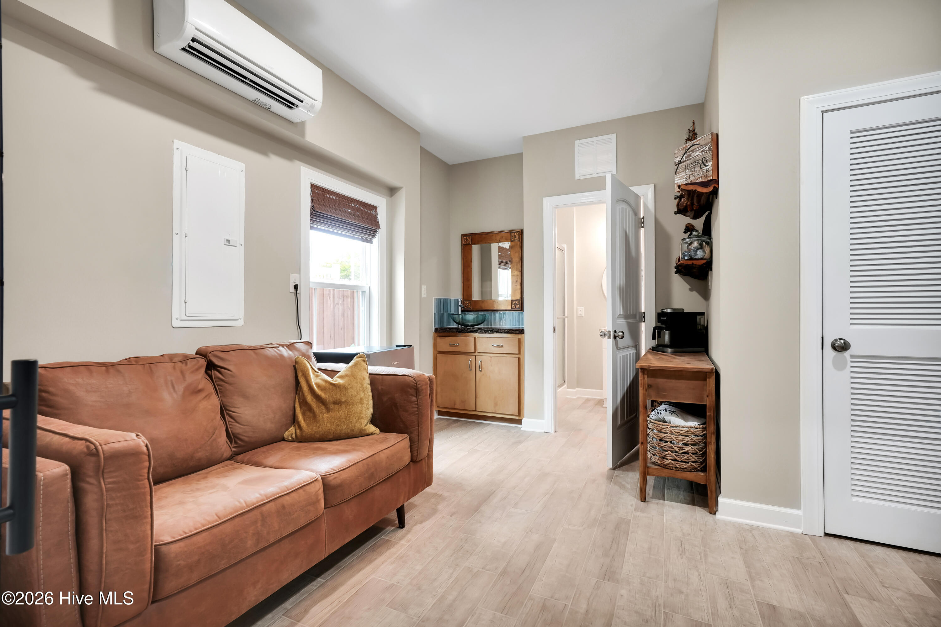 100570261 | Photo 29