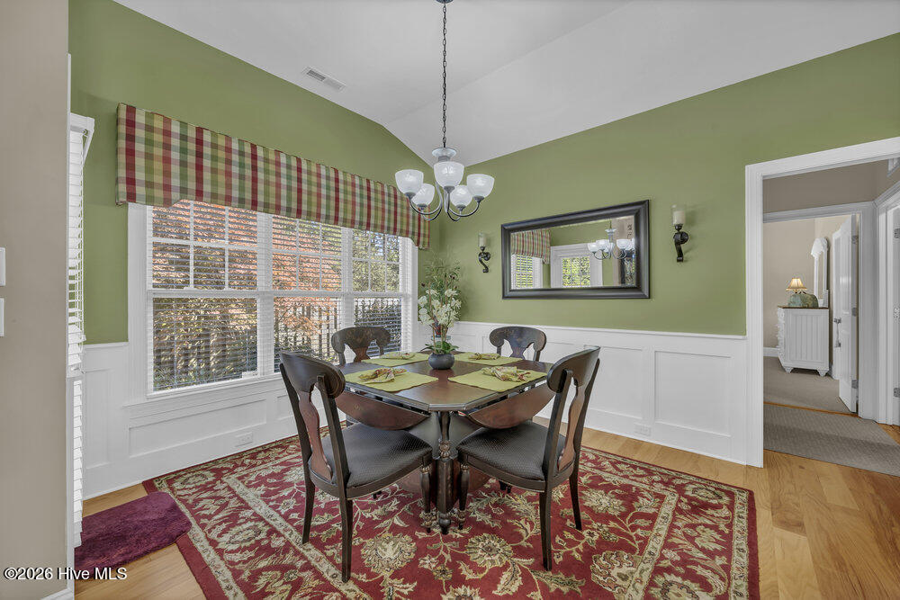 100548835 | Photo 13