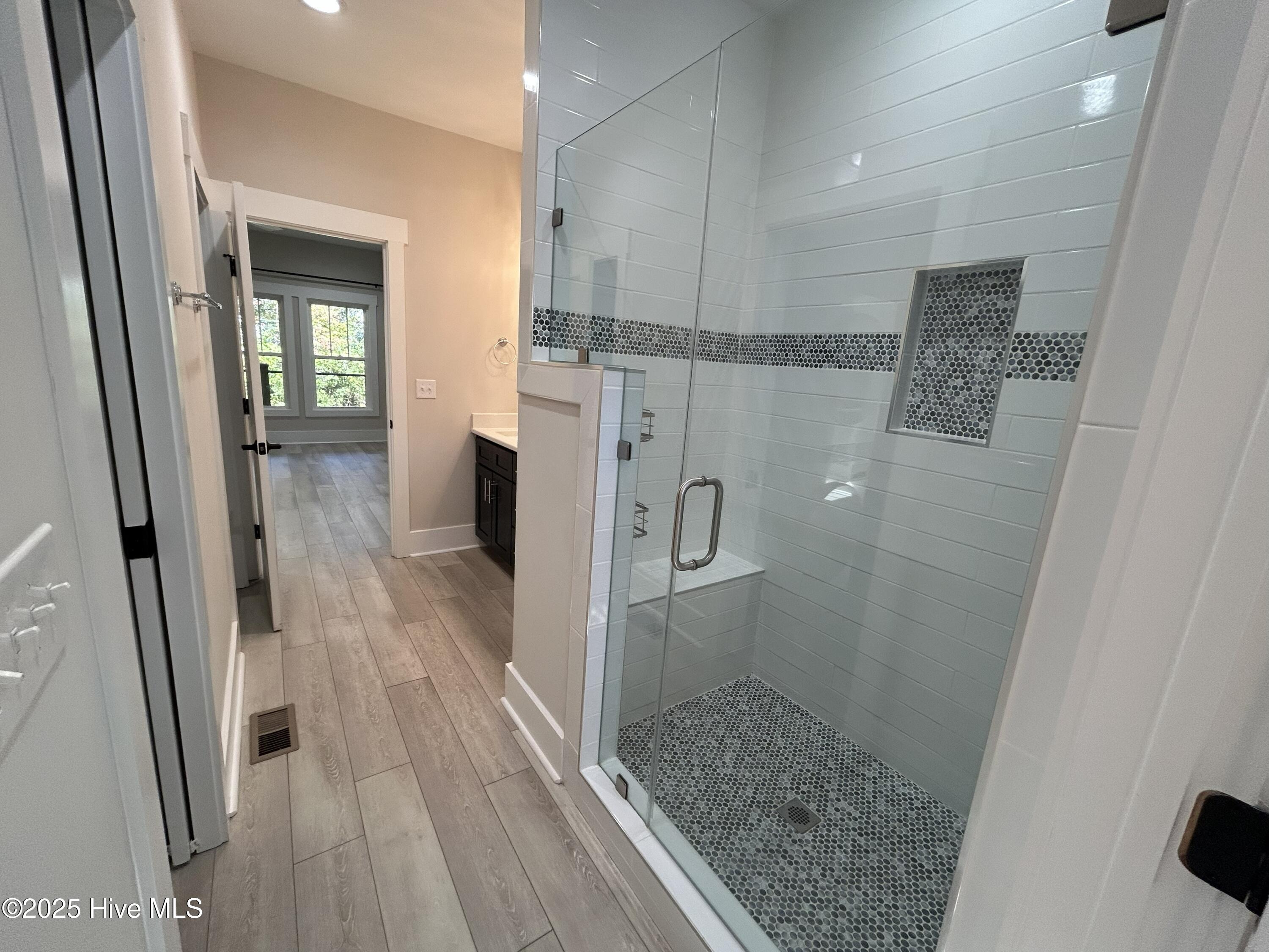 100541587 | Photo 19