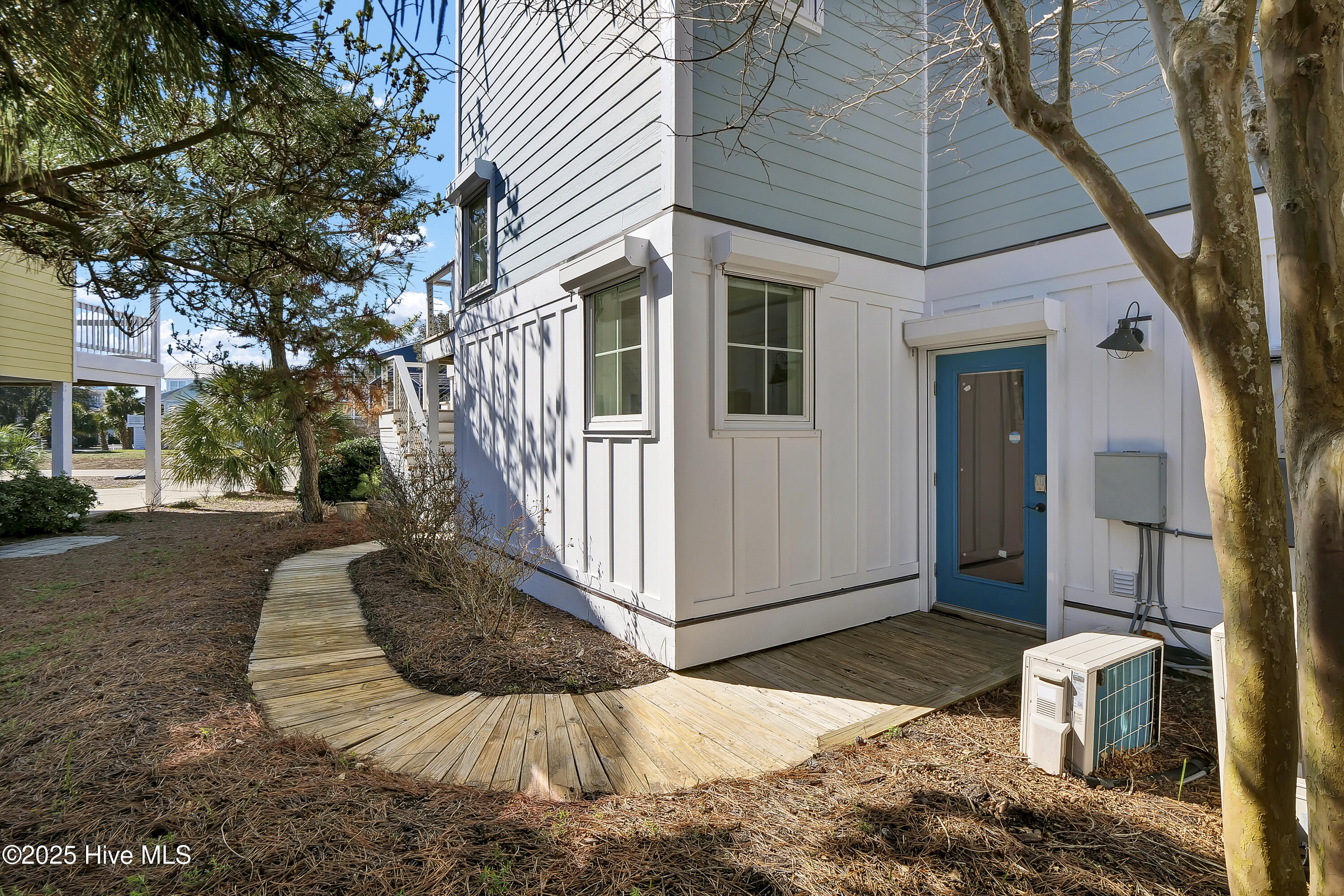 100553290 | Photo 32