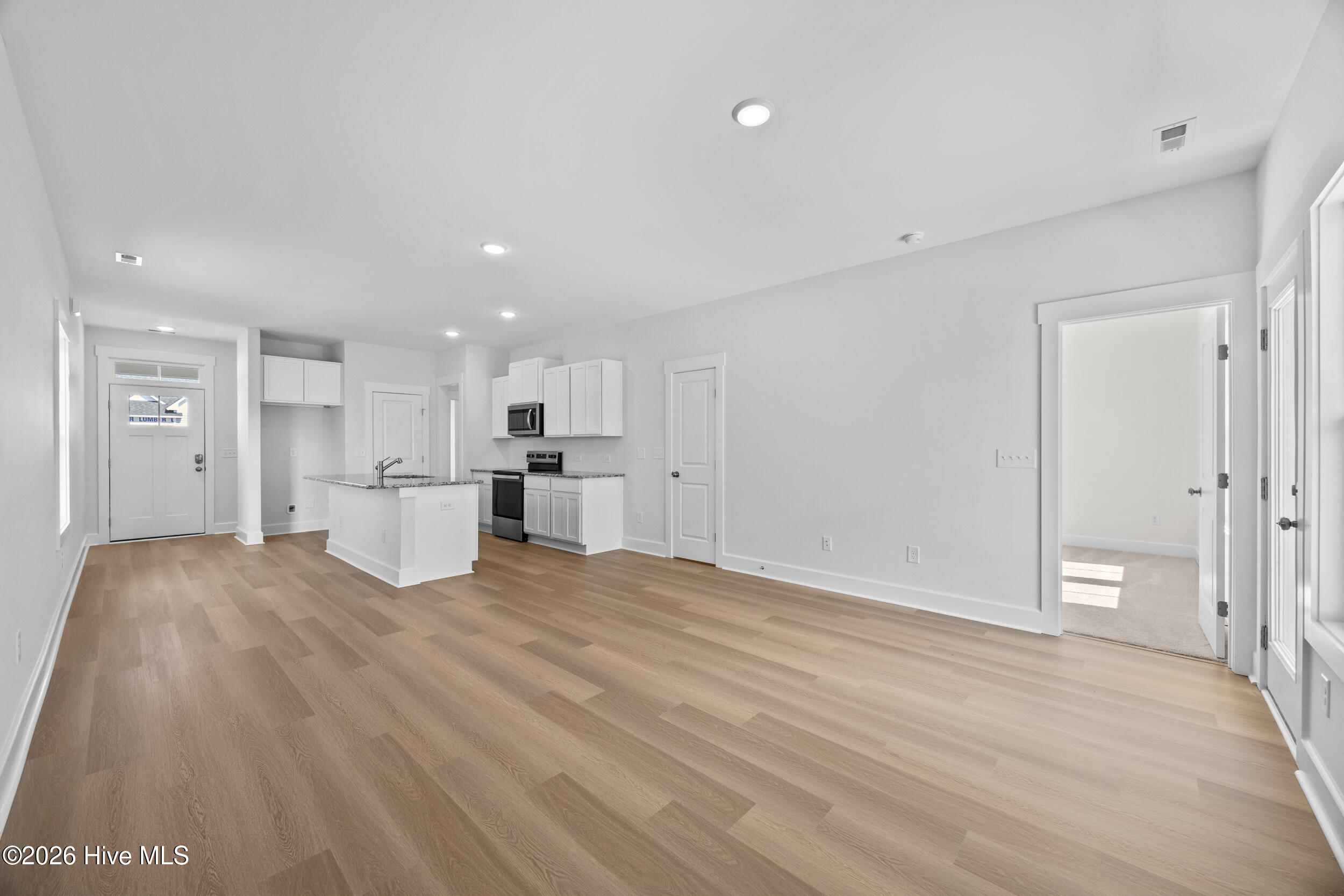 100547264 | Photo 12