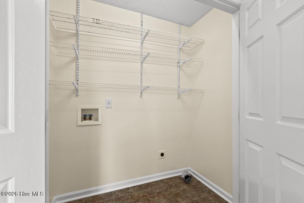 100567126 | Photo 12